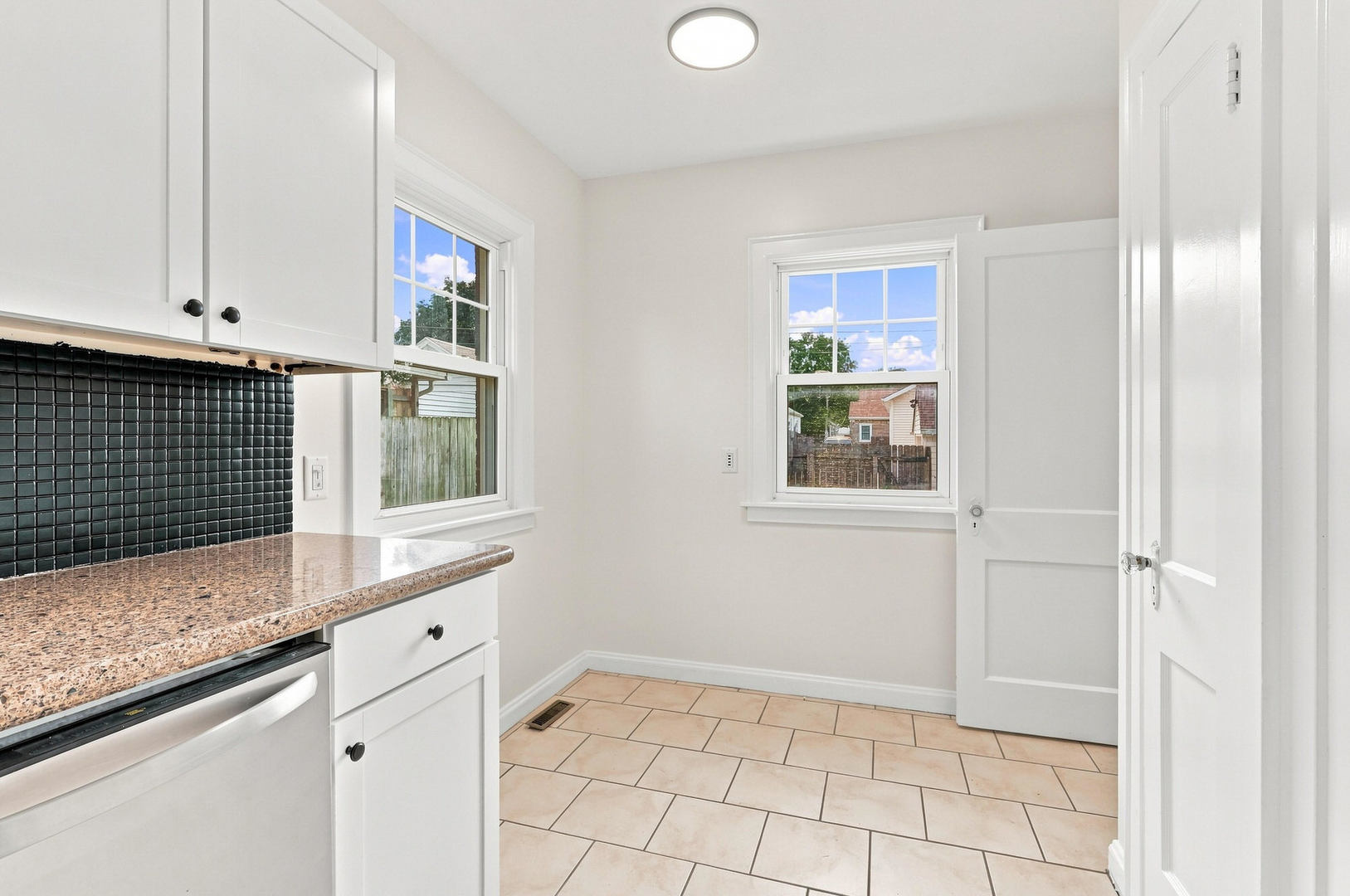 2512 N Howell Street Property Photo 16