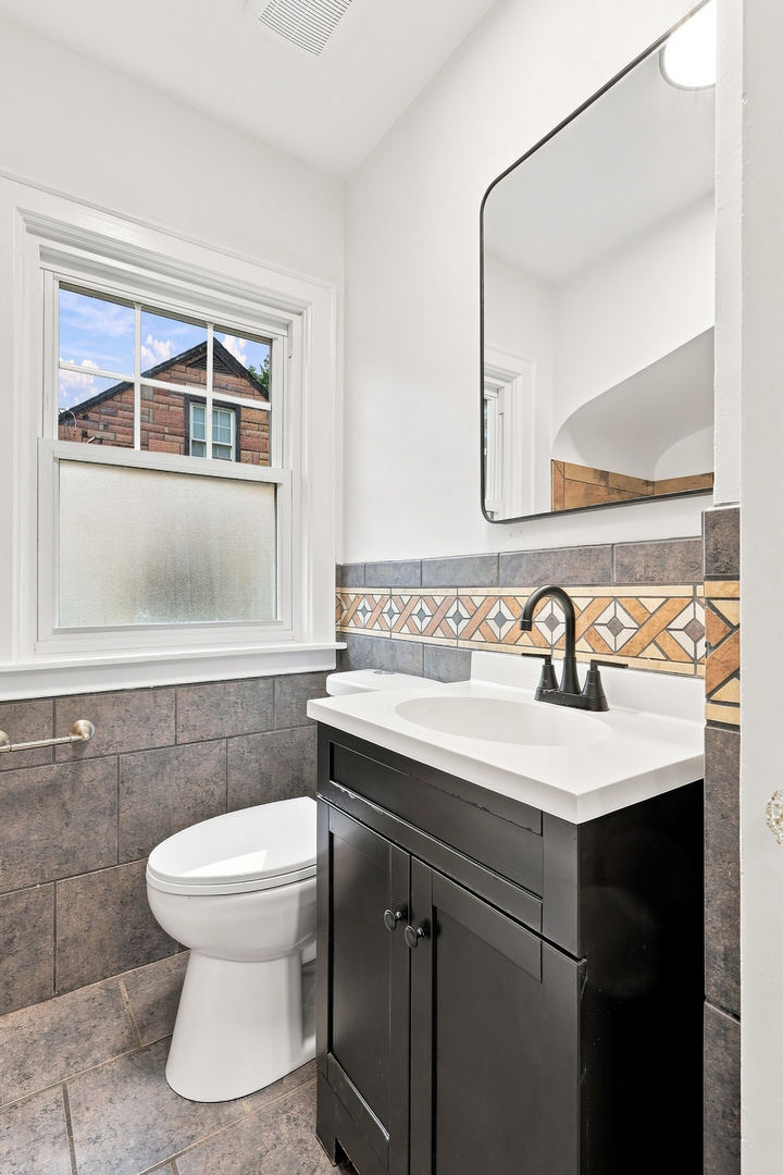 2512 N Howell Street Property Photo 33