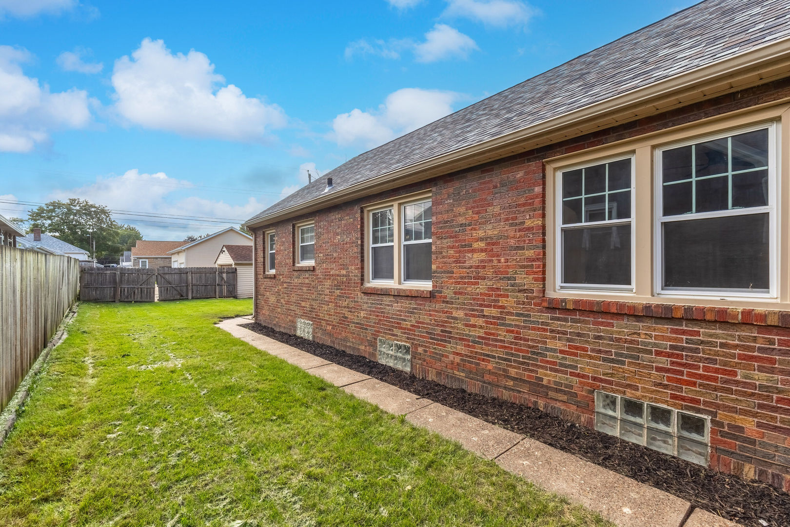 2512 N Howell Street Property Photo 45