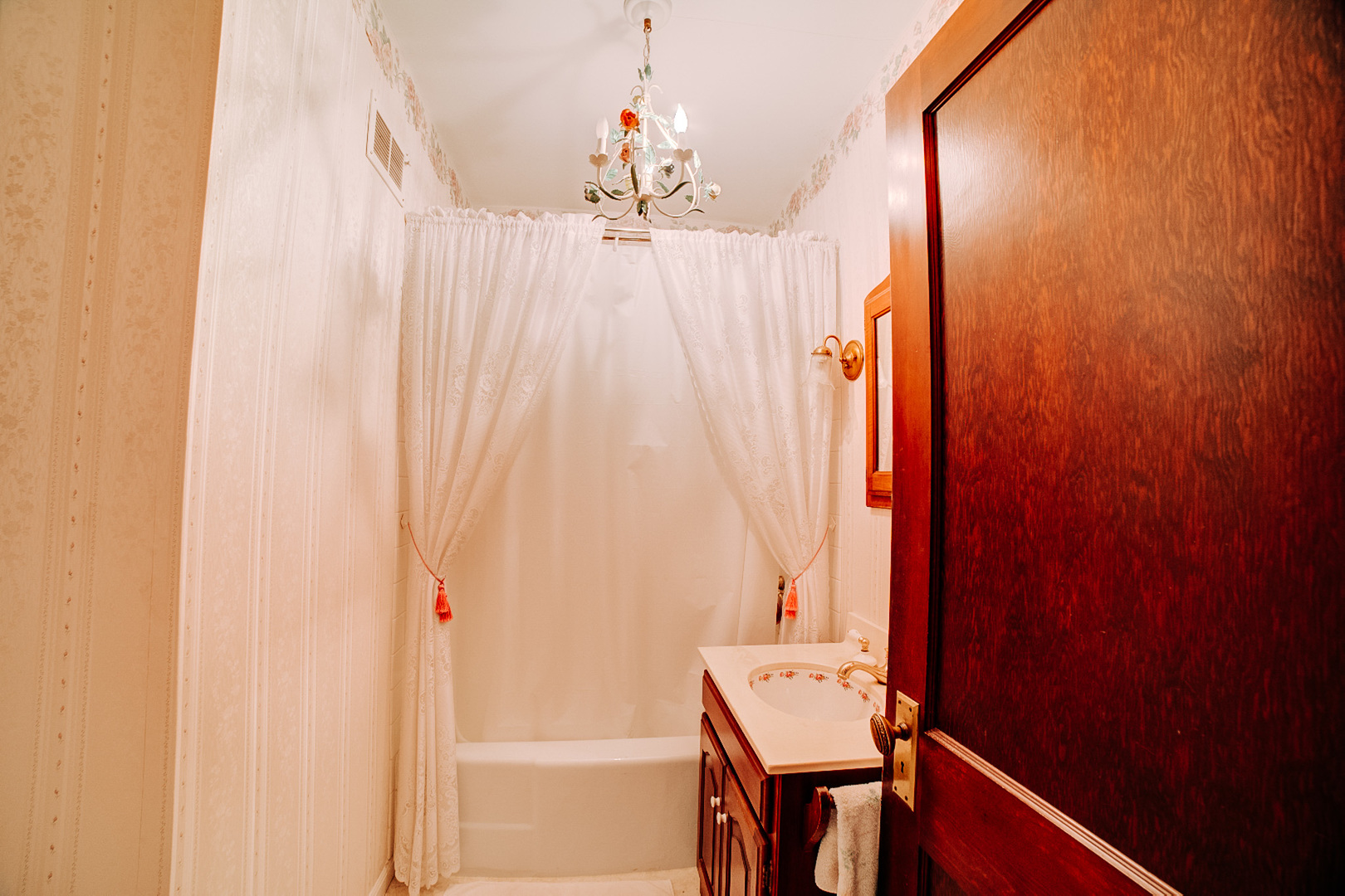 120 E Washington Avenue Property Photo 32