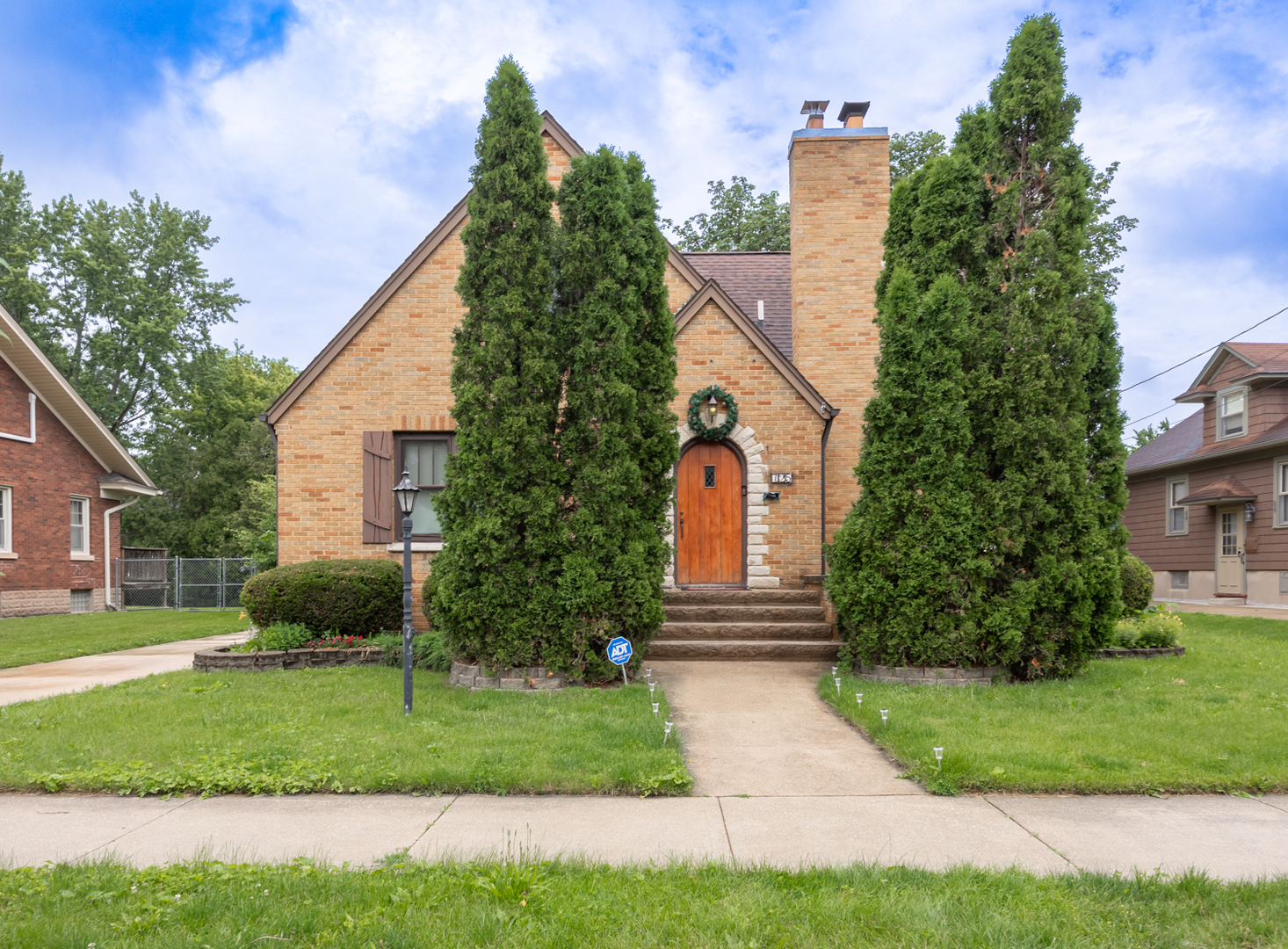 725 Augusta Avenue Property Photo 1