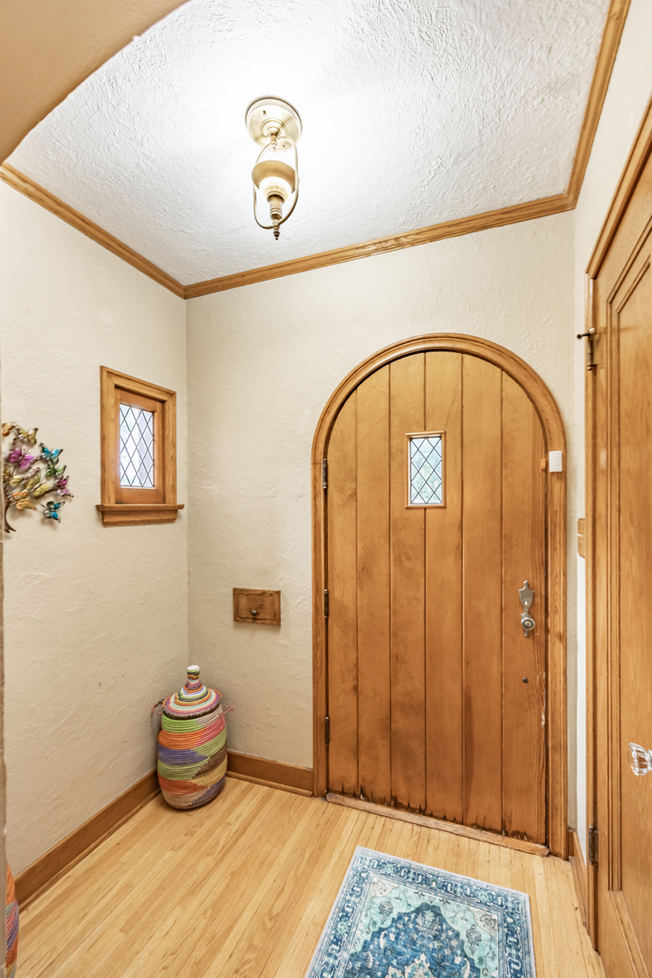725 Augusta Avenue Property Photo 3