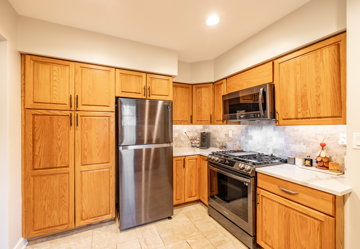 725 Augusta Avenue Property Photo 8