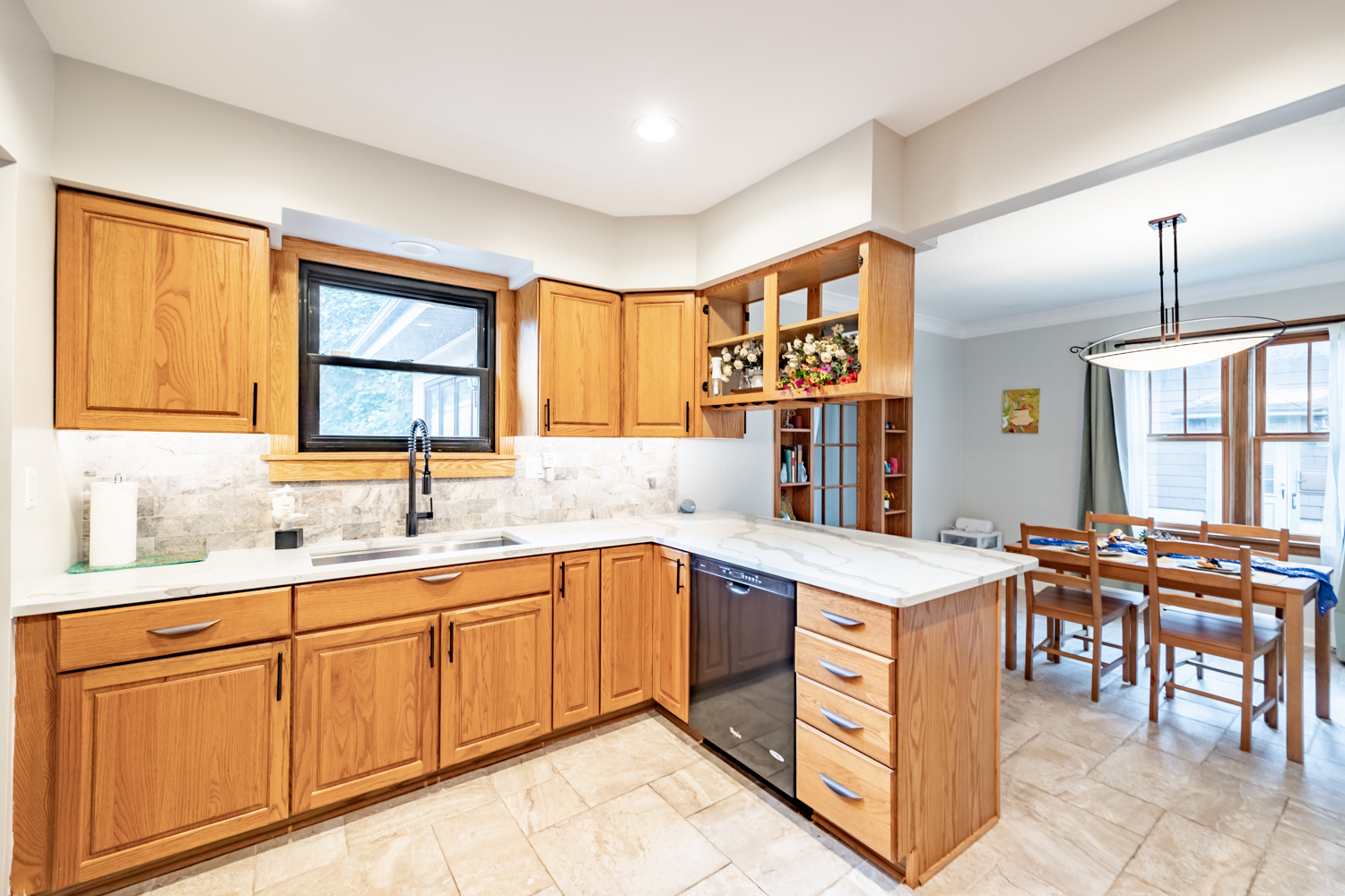 725 Augusta Avenue Property Photo 10