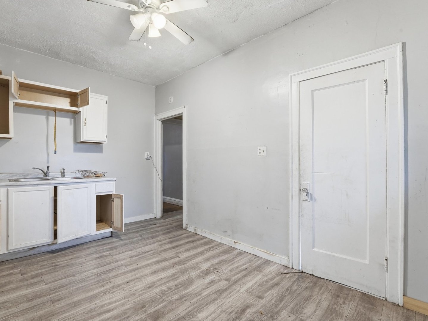 7842 S Constance Avenue Property Photo 36