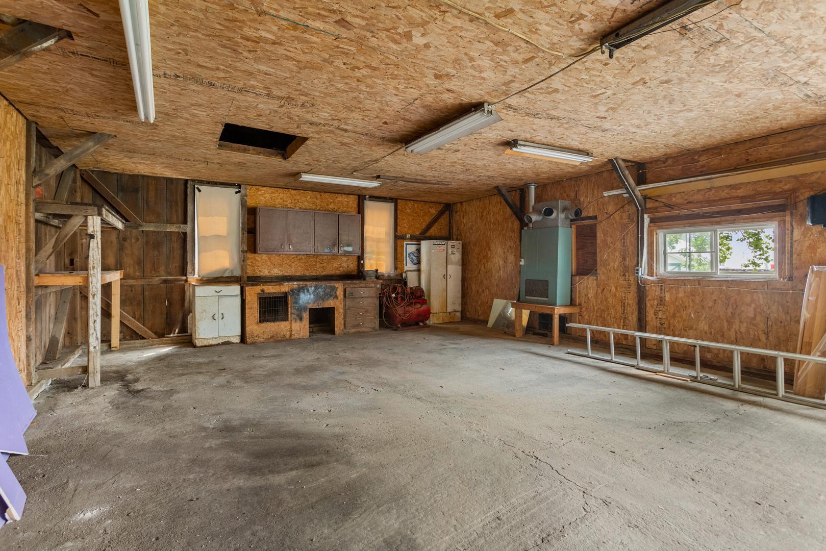 303 S Shirley Street Property Photo 36