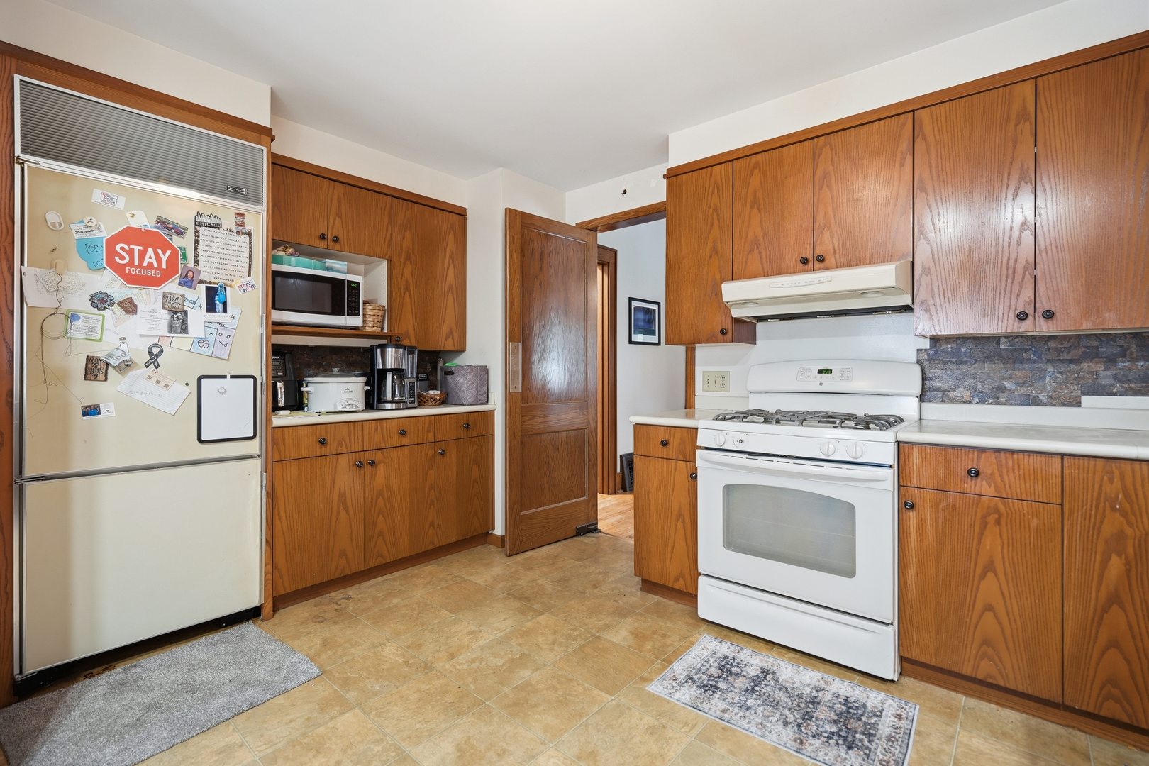 2702 Middle Road Property Photo 11