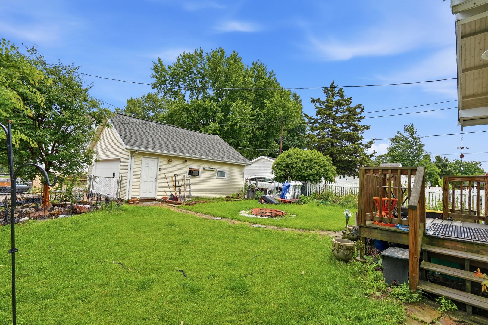 2702 Middle Road Property Photo 19