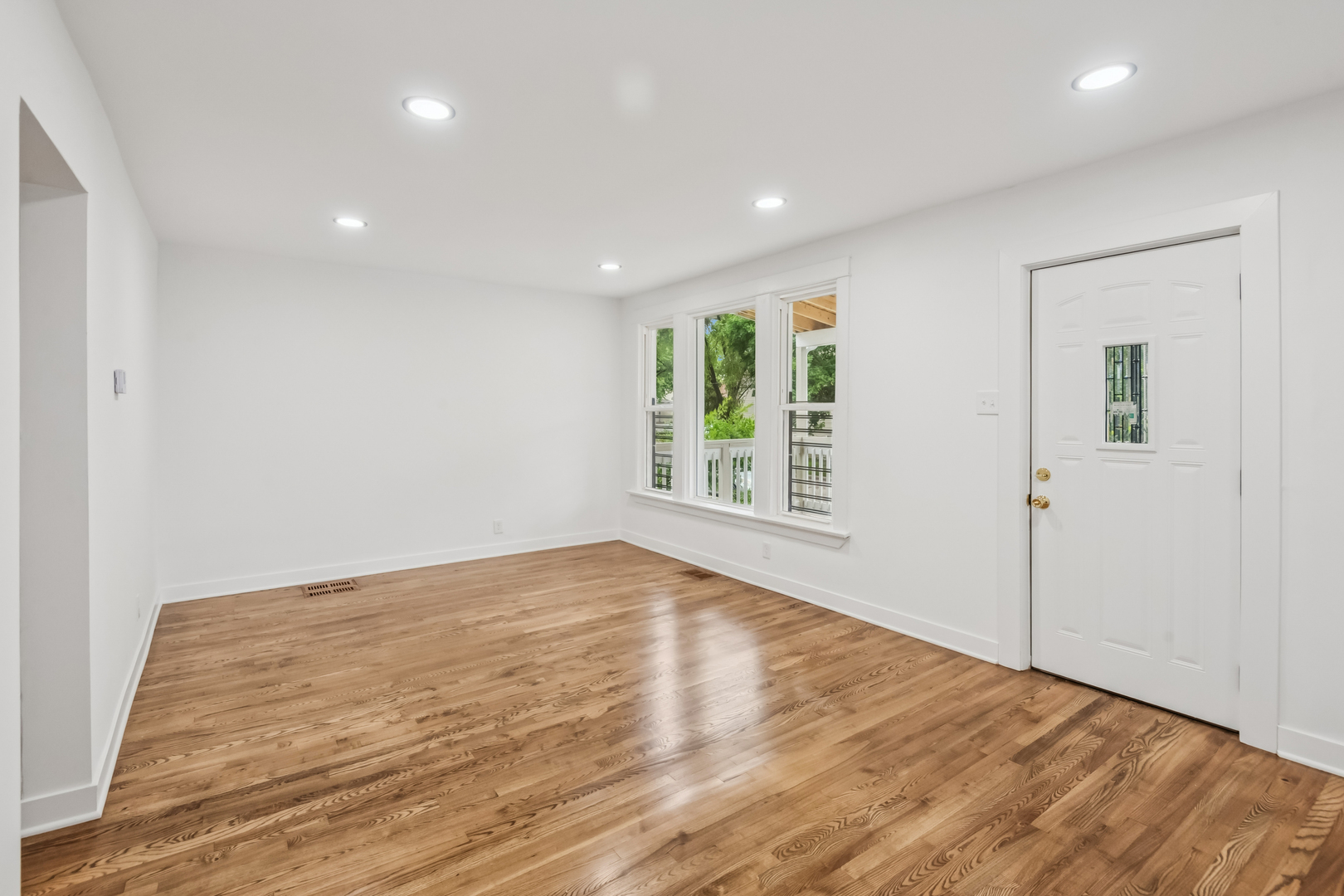 311 E 120th Place Property Photo 3