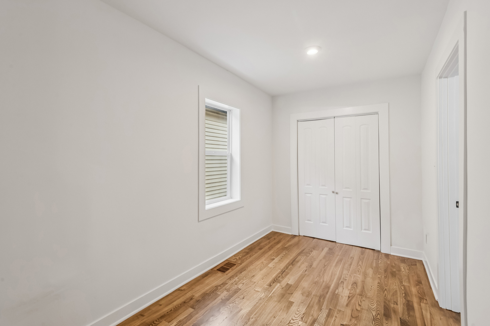 311 E 120th Place Property Photo 10