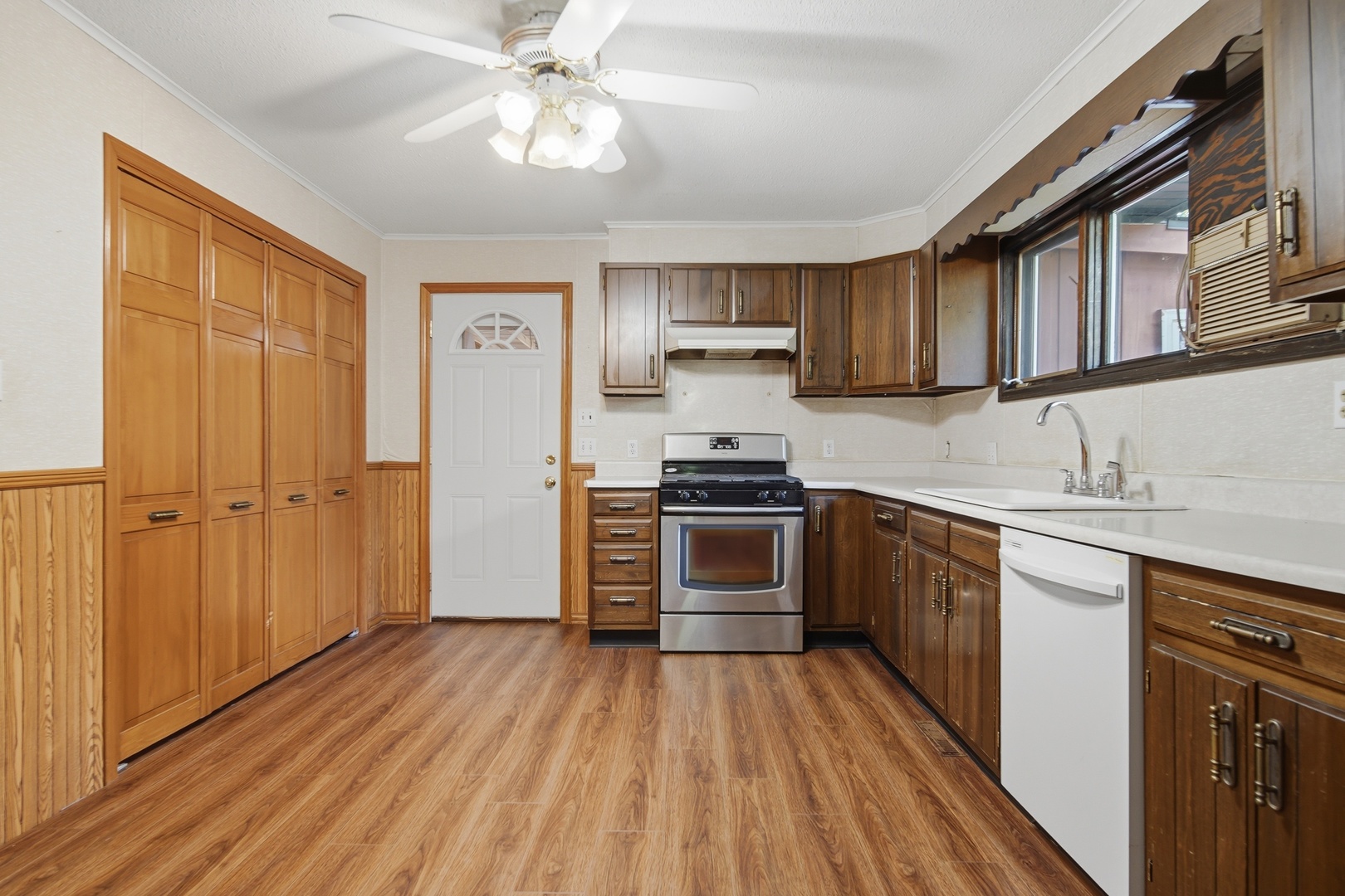 2087 Blackhawk Lane Property Photo 8