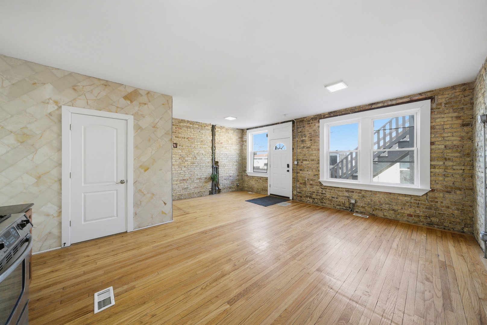 5108 W Fullerton Avenue Property Photo 11