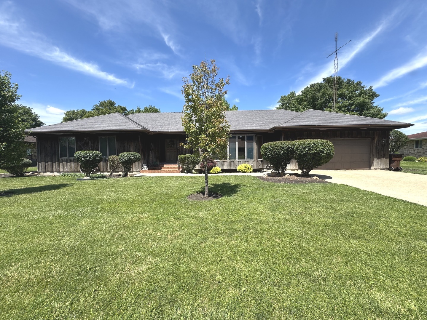 505 E Charles Street Property Photo 1