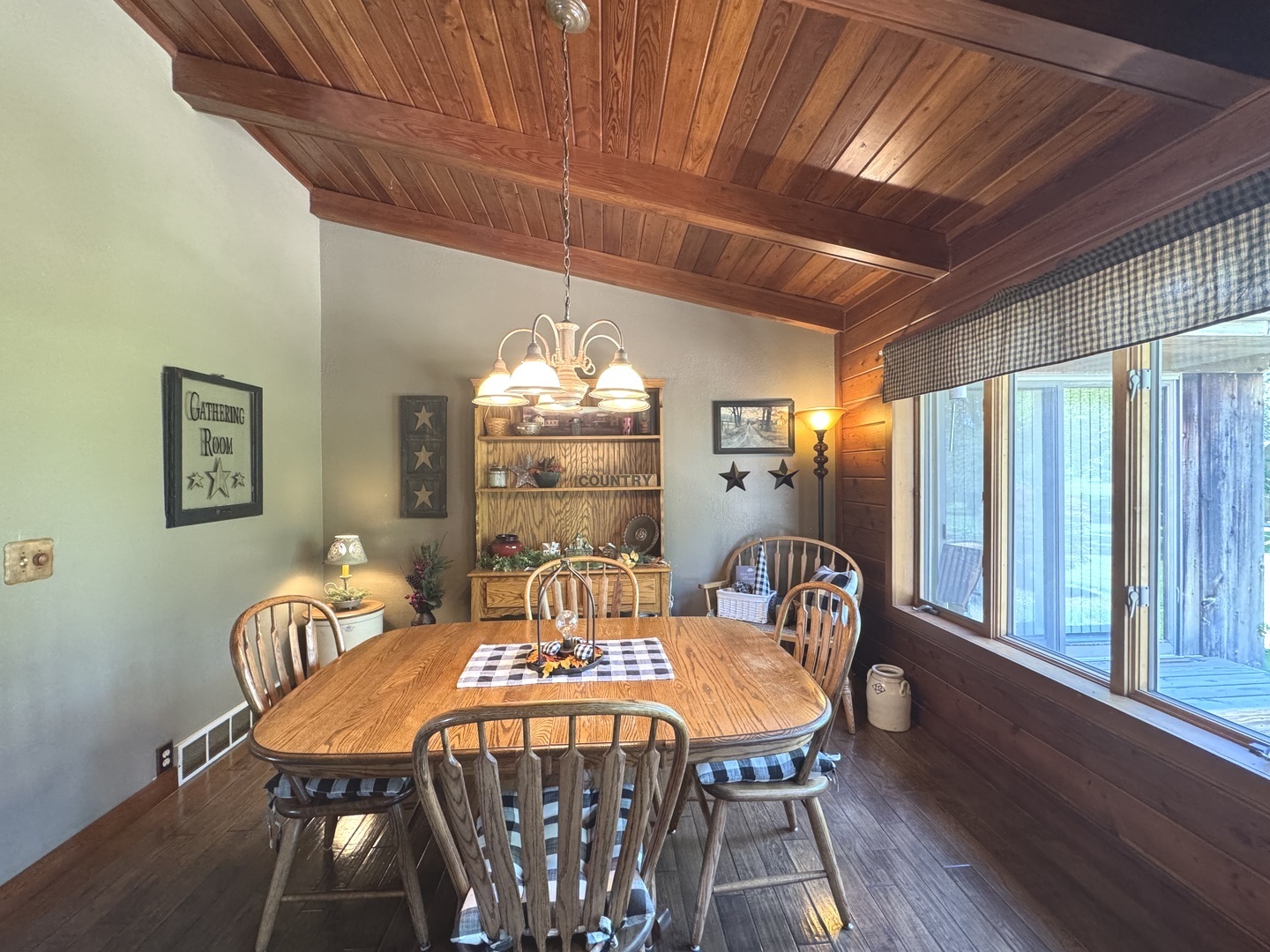505 E Charles Street Property Photo 10