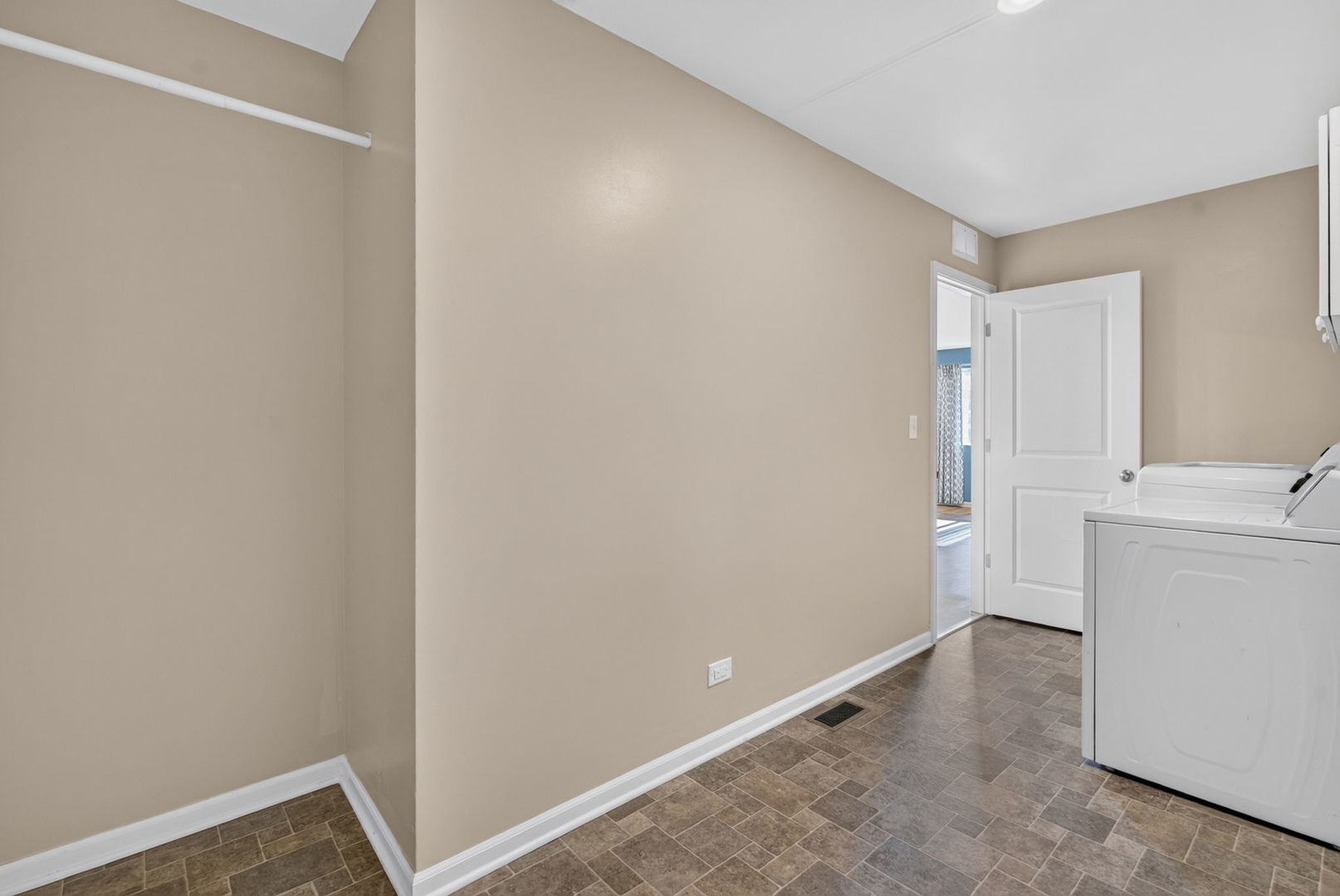 1935 Moran Drive Property Photo 34