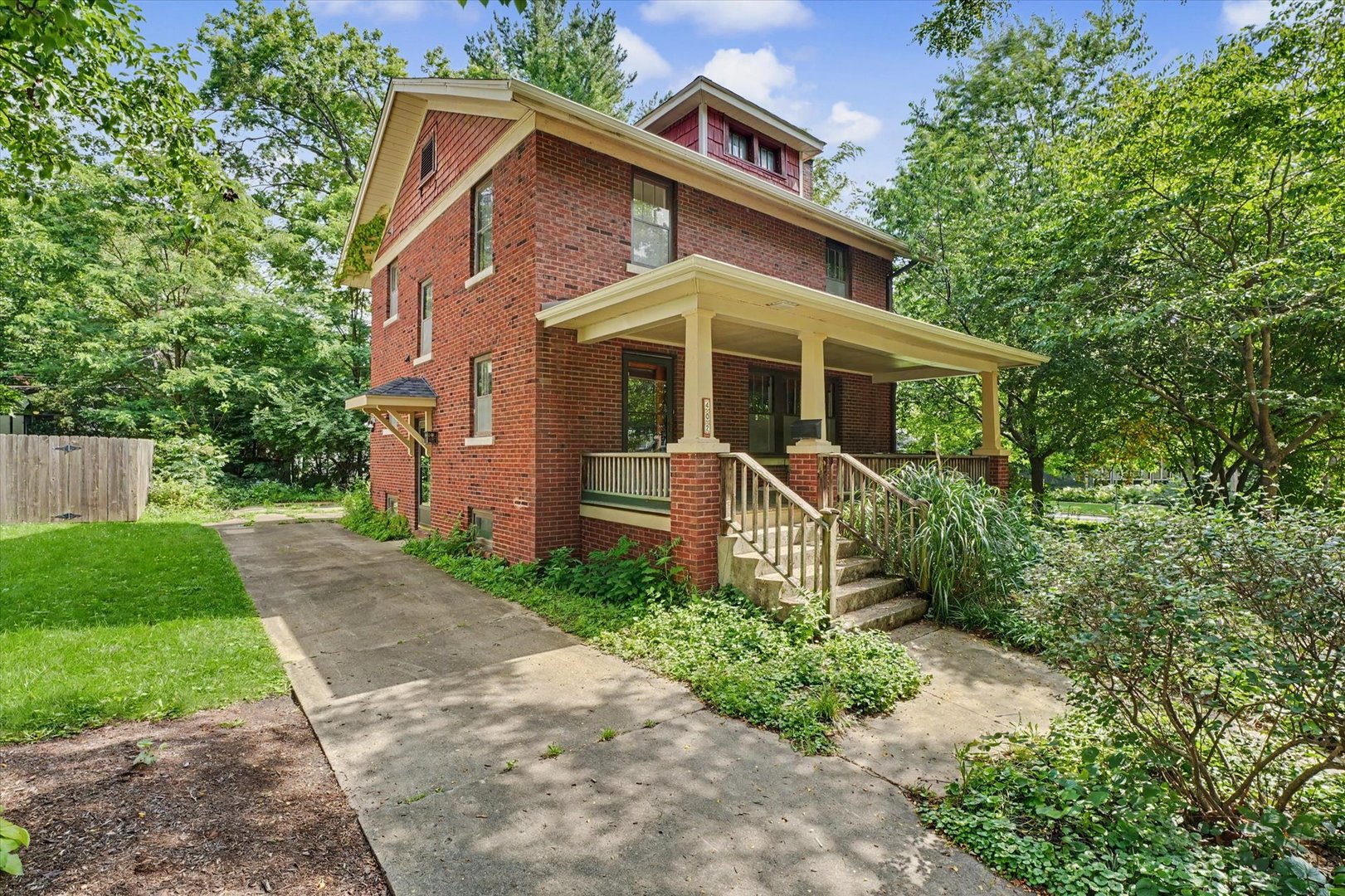 402 W Vermont Avenue Property Photo 3