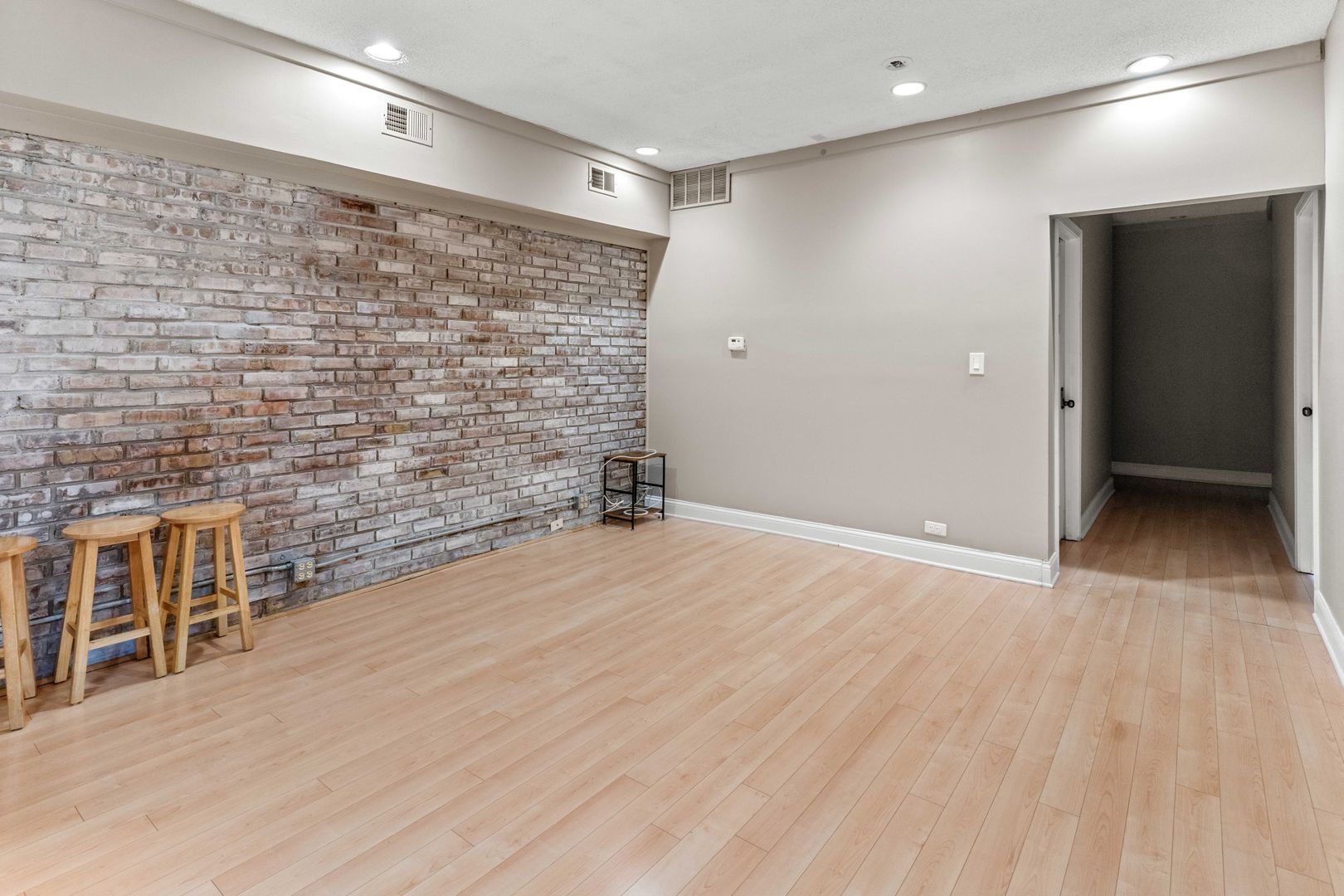 735 W 35th Street Property Photo 8