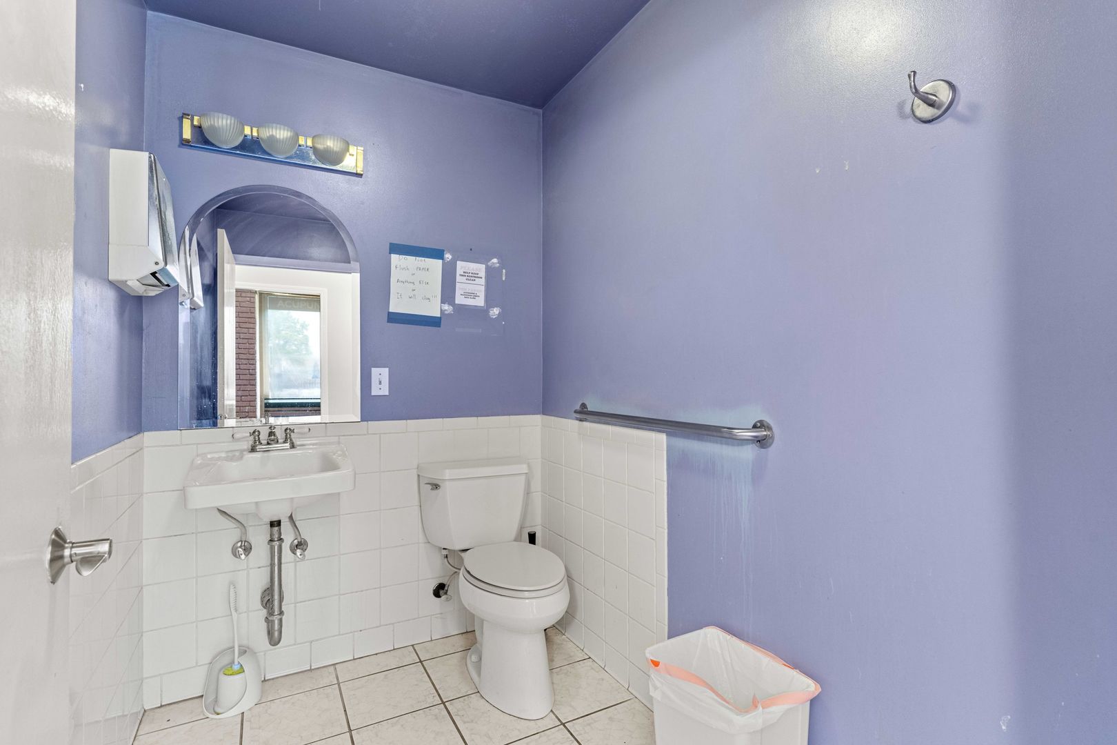 735 W 35th Street Property Photo 20