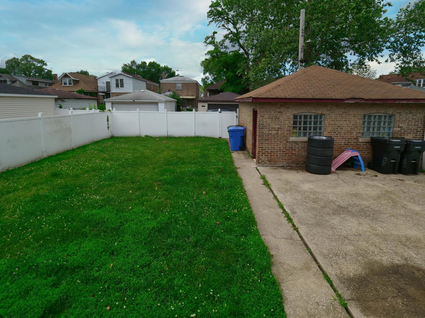 8126 S Chappel Avenue Property Photo 35