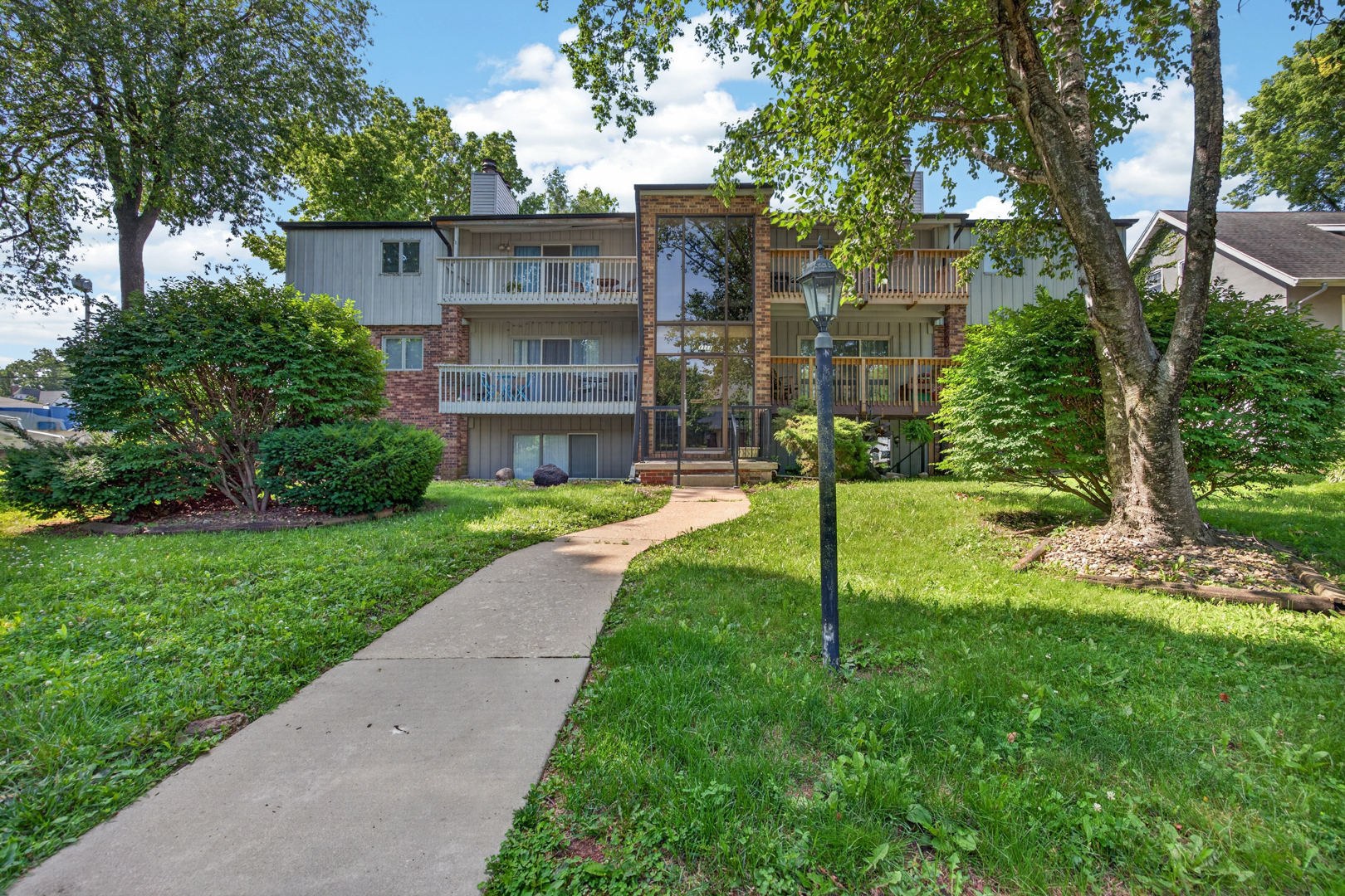 1111 E Jefferson Street 9