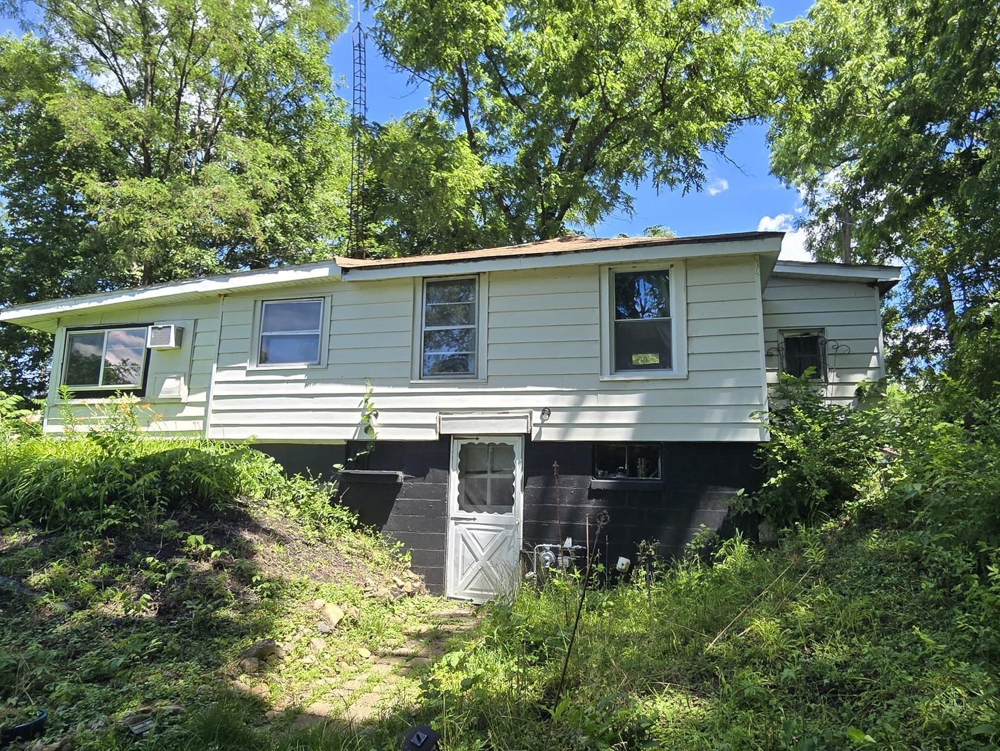 1977 N 3103rd Road Property Photo 1
