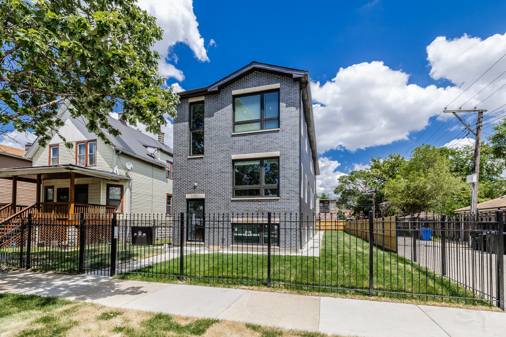 725 N Waller Avenue 1 Property Photo 1