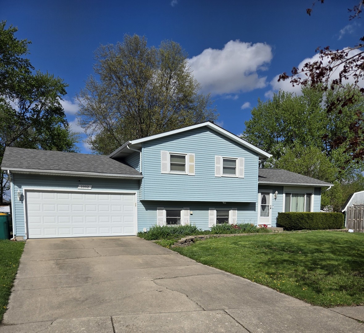 1002 Loren Drive Property Photo 1