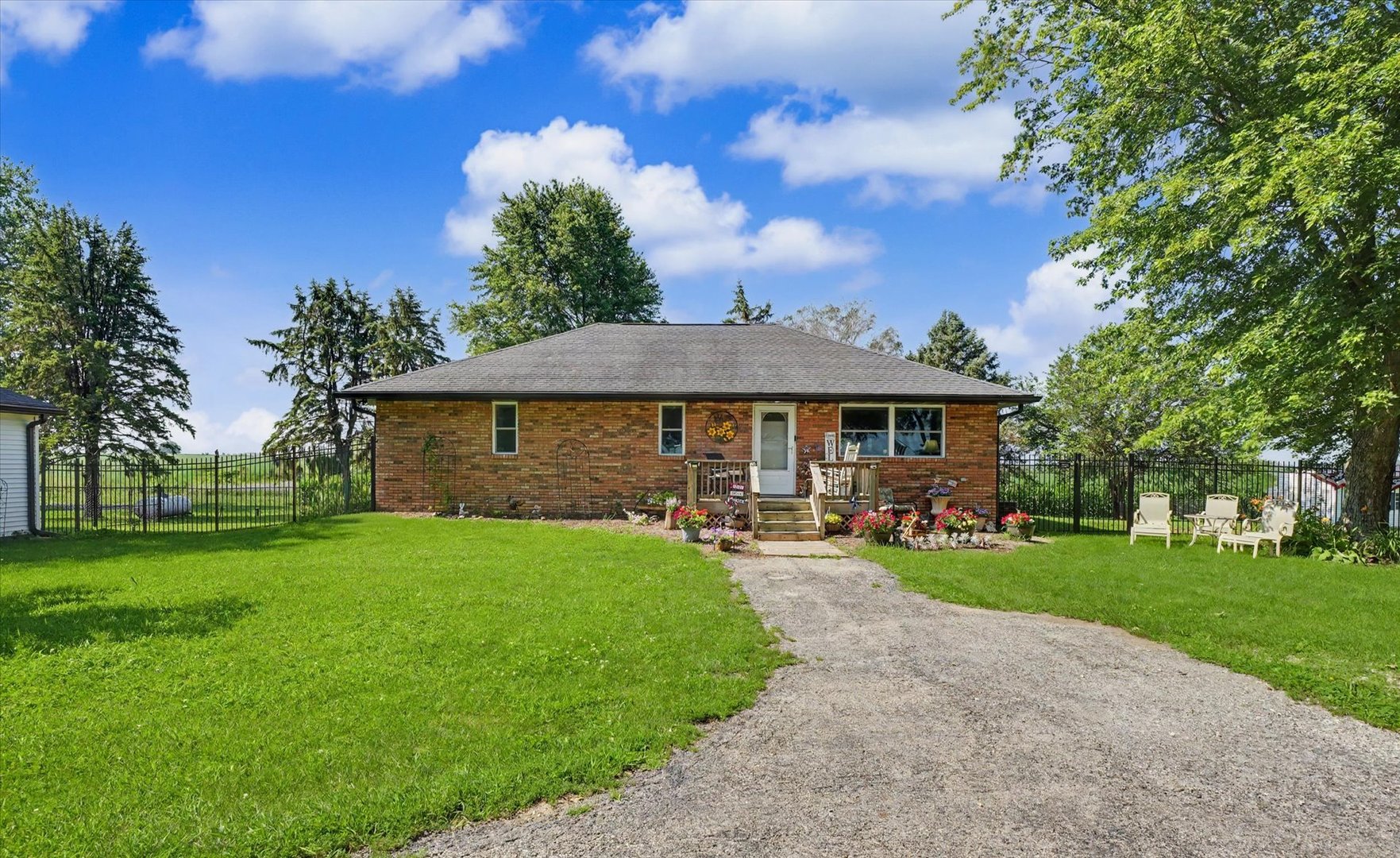1413 E 2950 North Road Property Photo 1