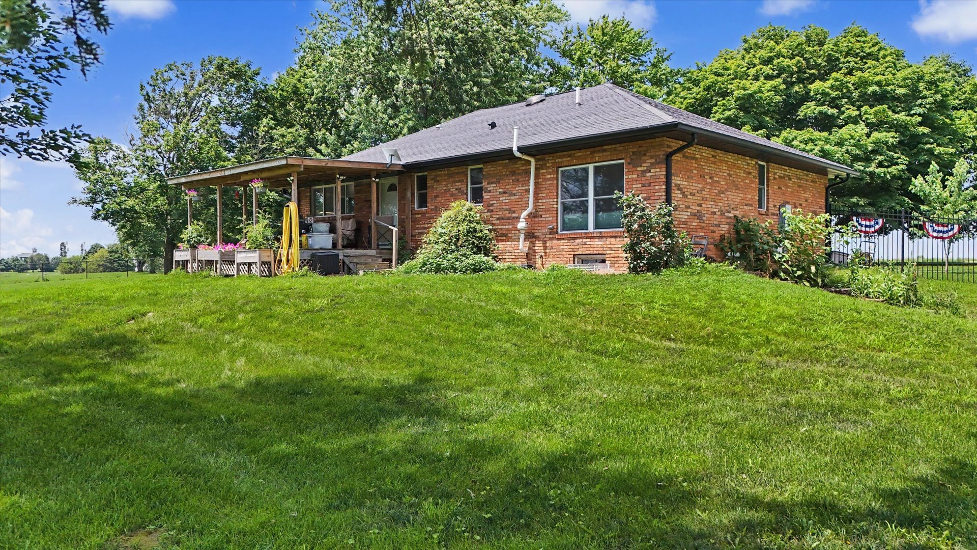 1413 E 2950 North Road Property Photo 34