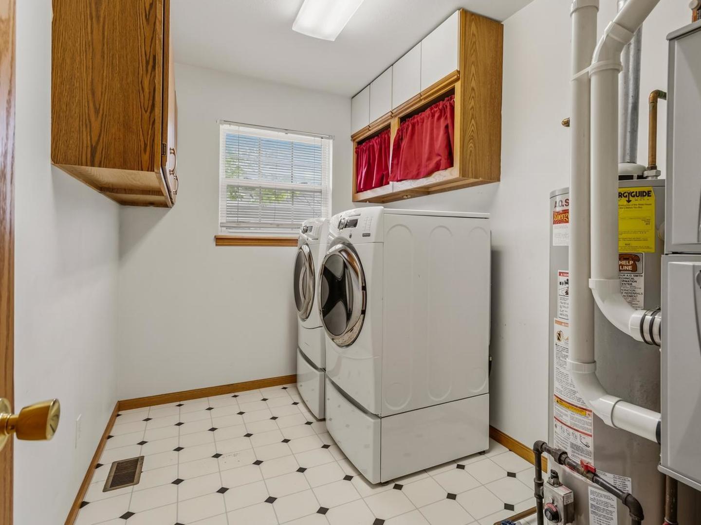 709 Erin Drive Property Photo 11