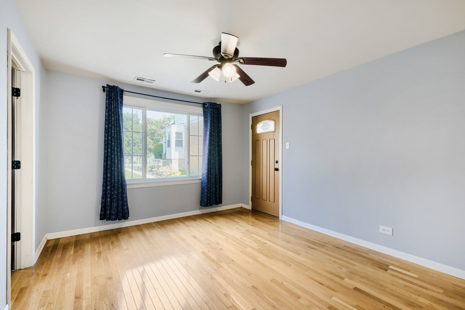 4142 Oak Park Avenue Property Photo 5