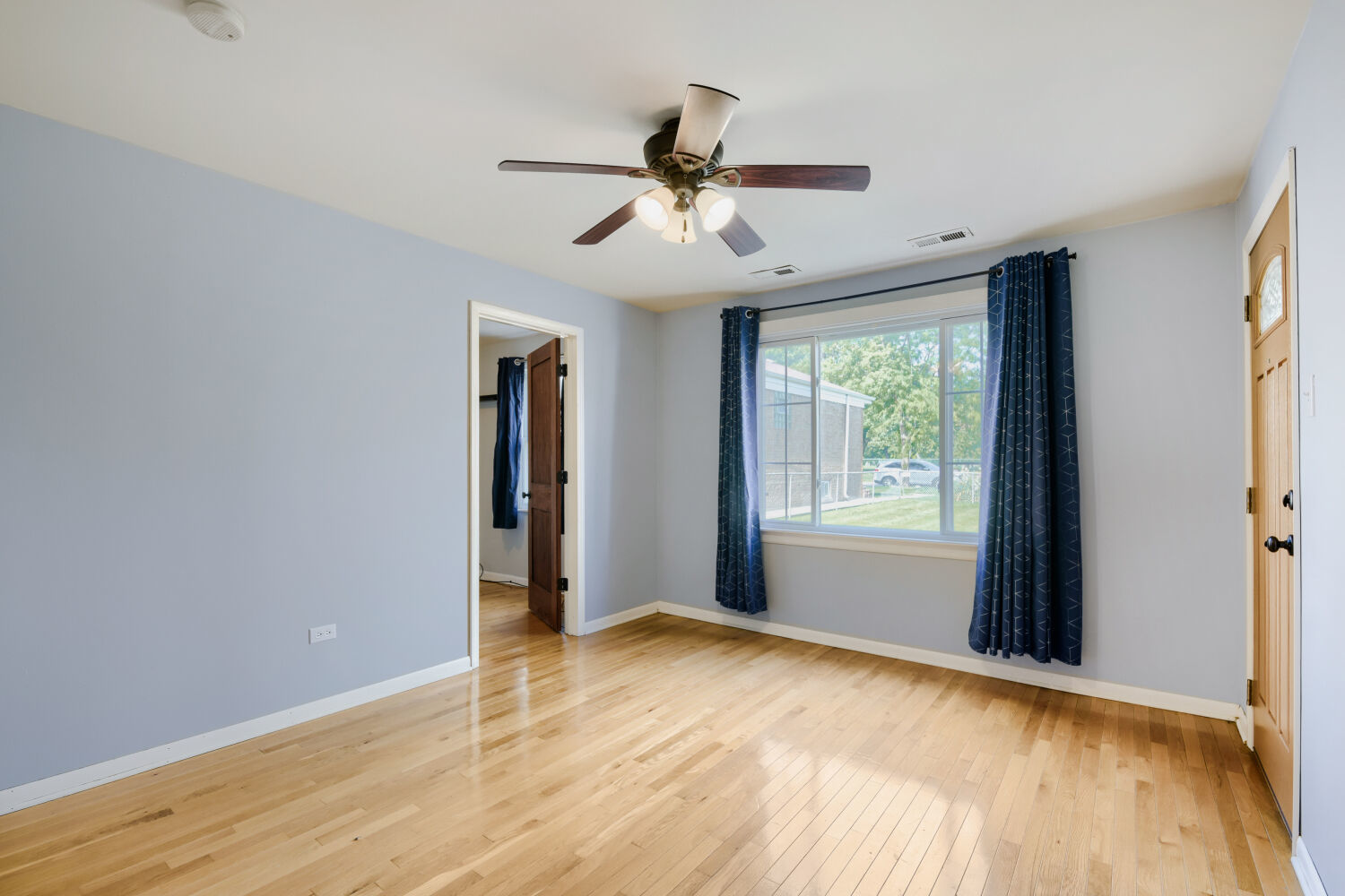 4142 Oak Park Avenue Property Photo 6