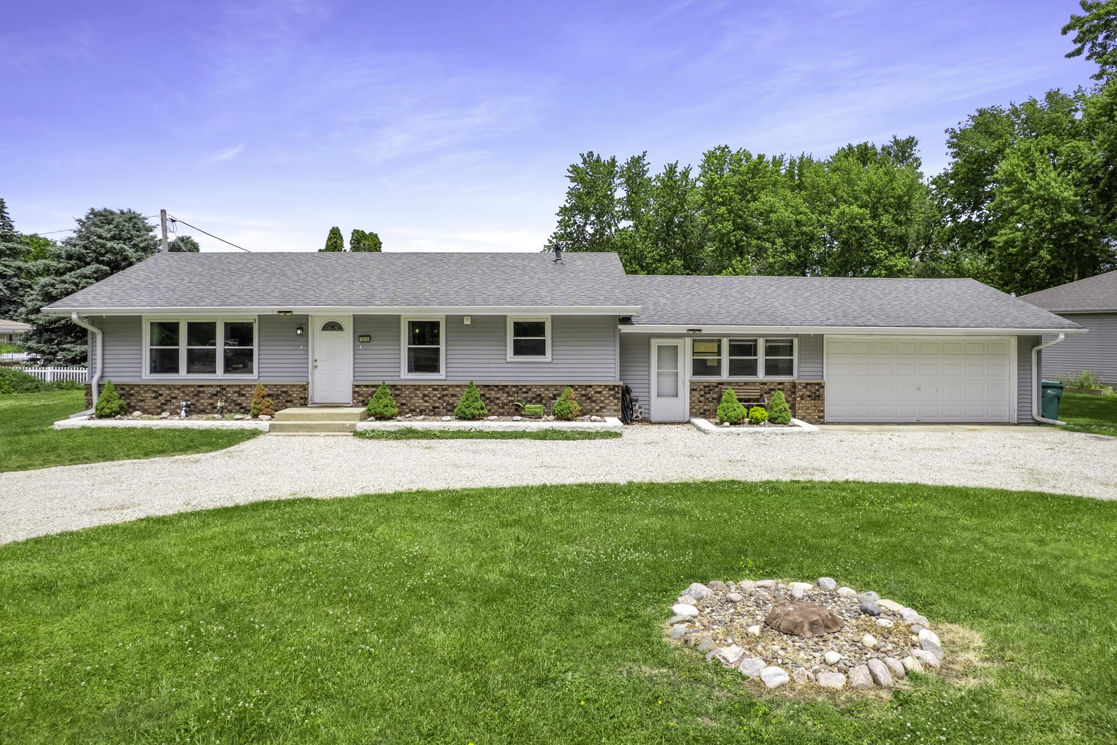 1010 Suzy Street Property Photo 1