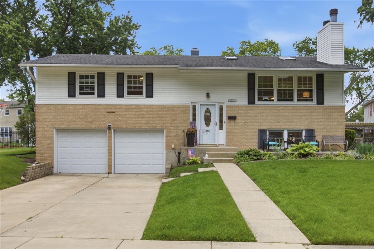 1049 E Fosket Drive Property Photo 1