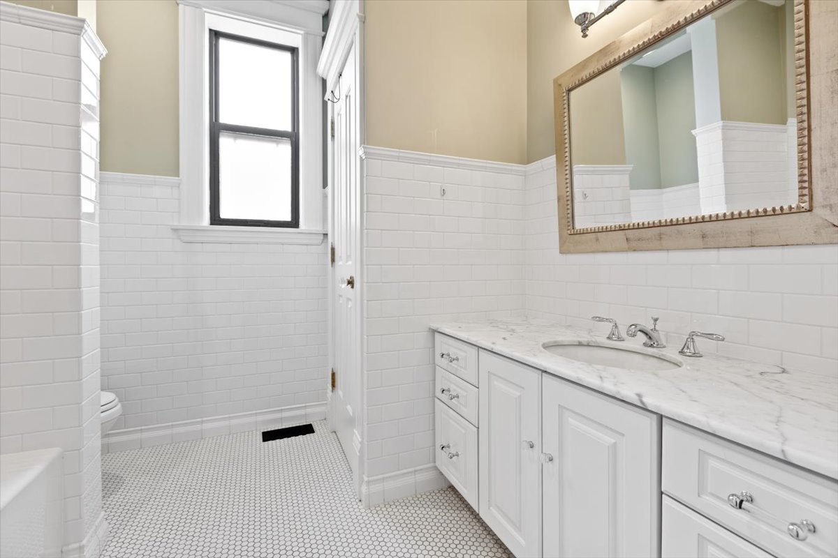 2845 W Division Street Property Photo 30