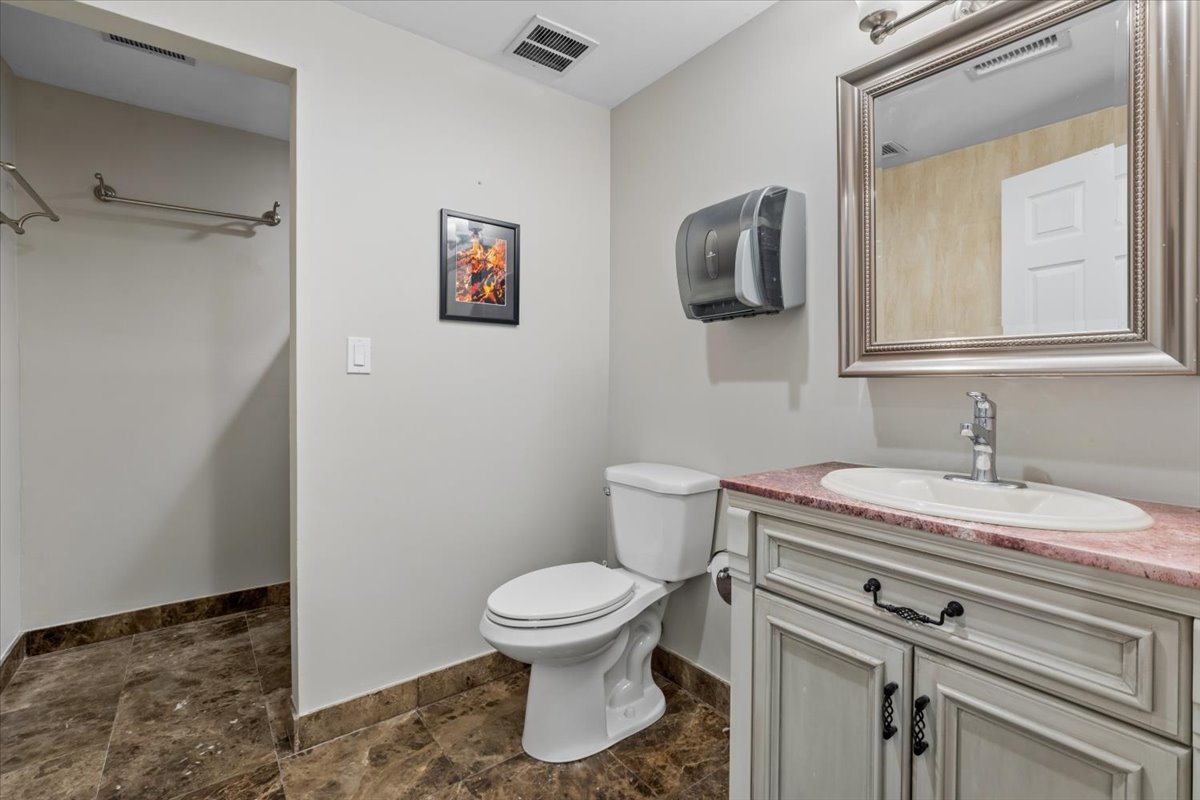 4915 N Lincoln Avenue C Property Photo 13