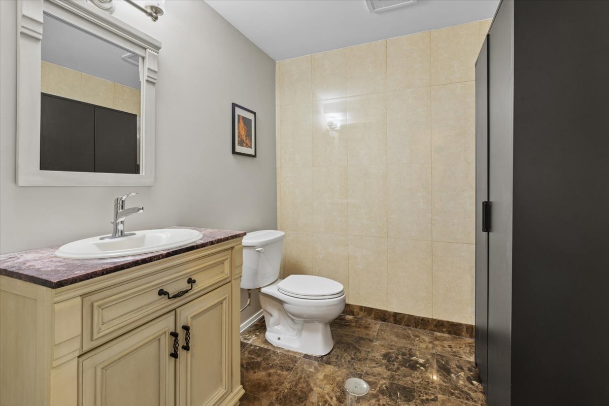 4915 N Lincoln Avenue C Property Photo 15