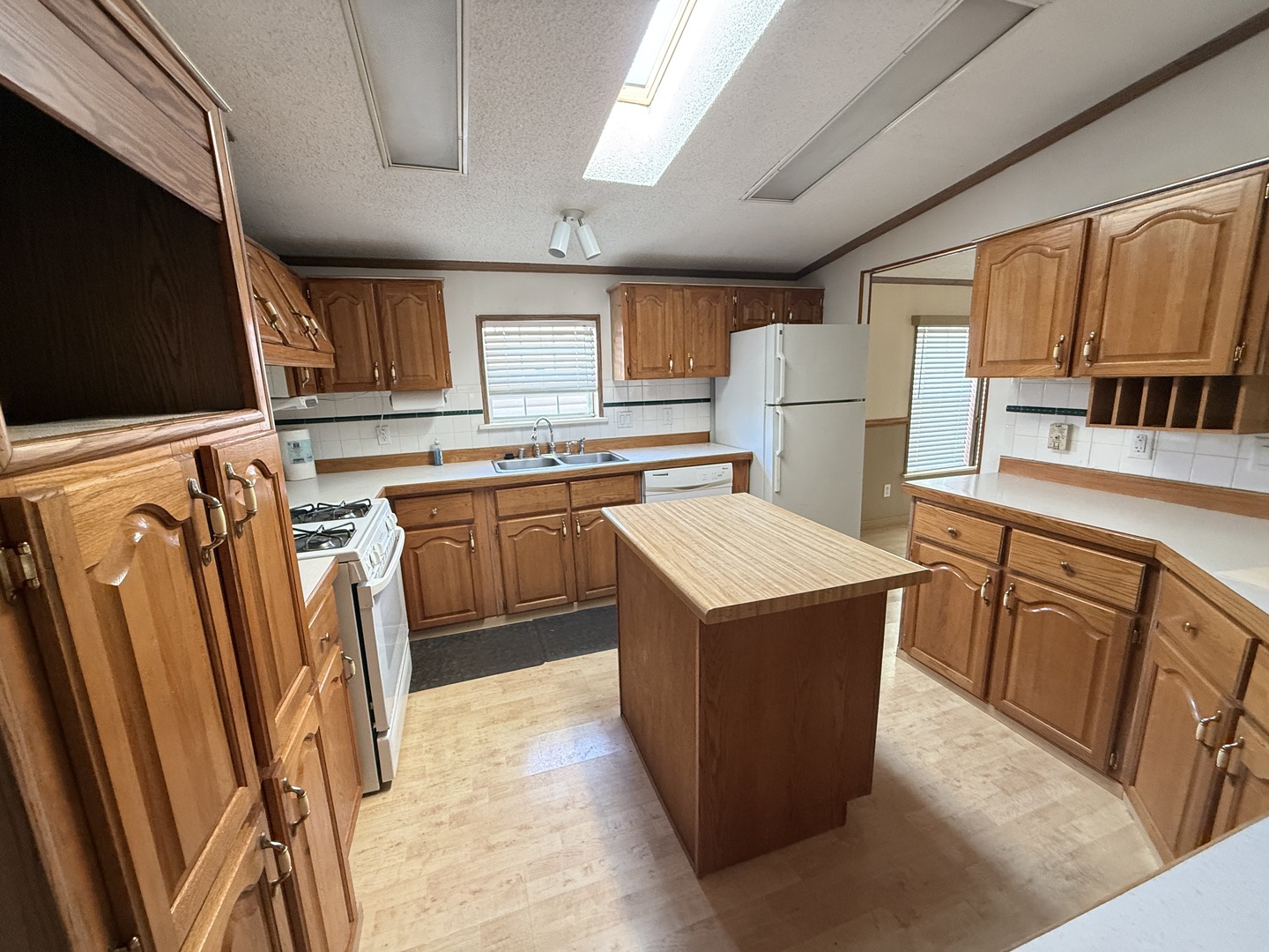 25751 Olympic Drive Property Photo 8