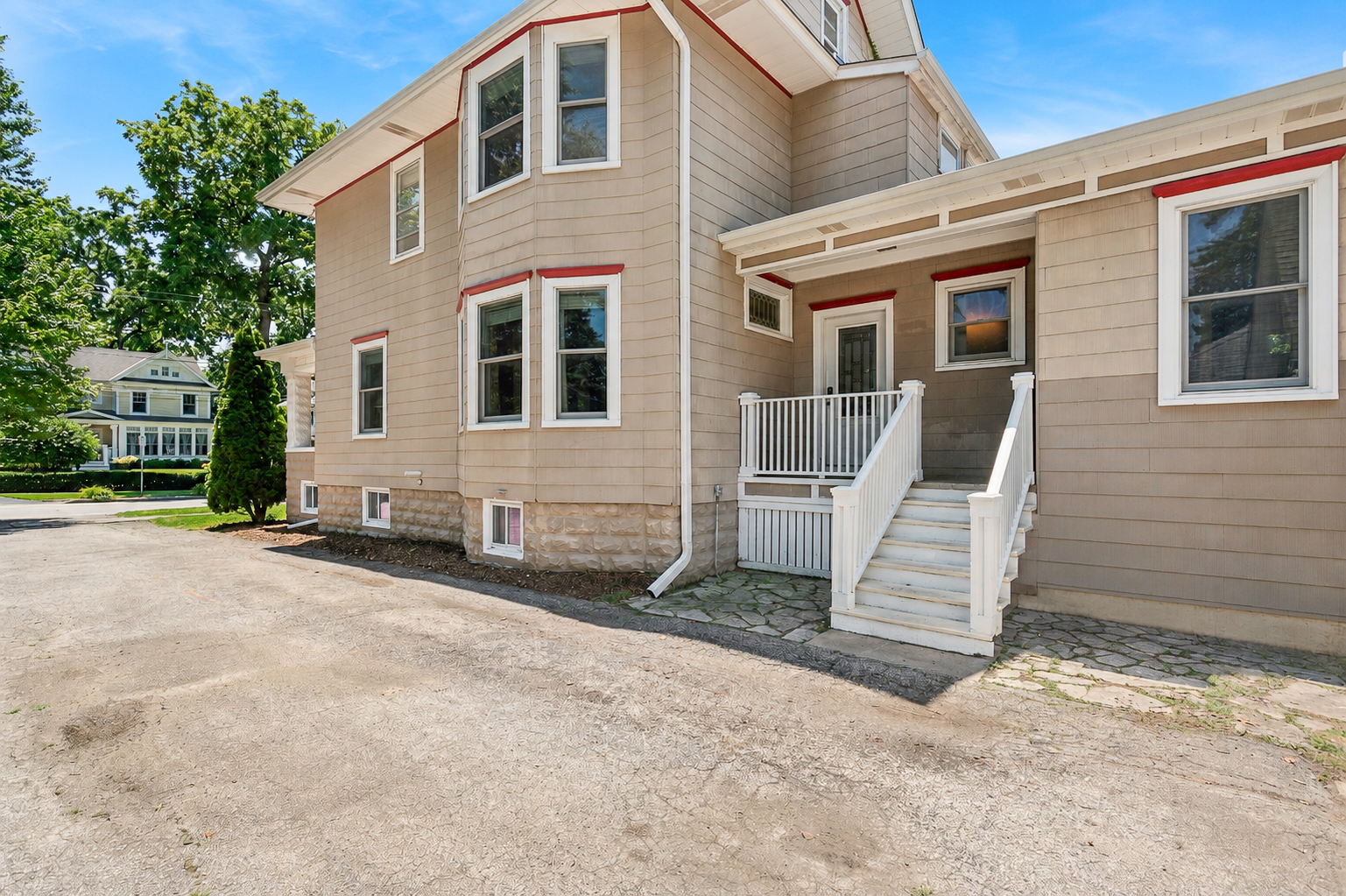 111 W Franklin Street Property Photo 33