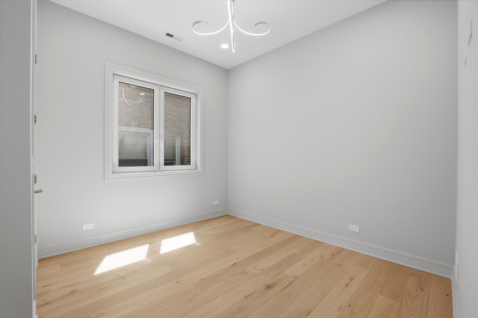 4442 N Greenview Avenue Property Photo 27