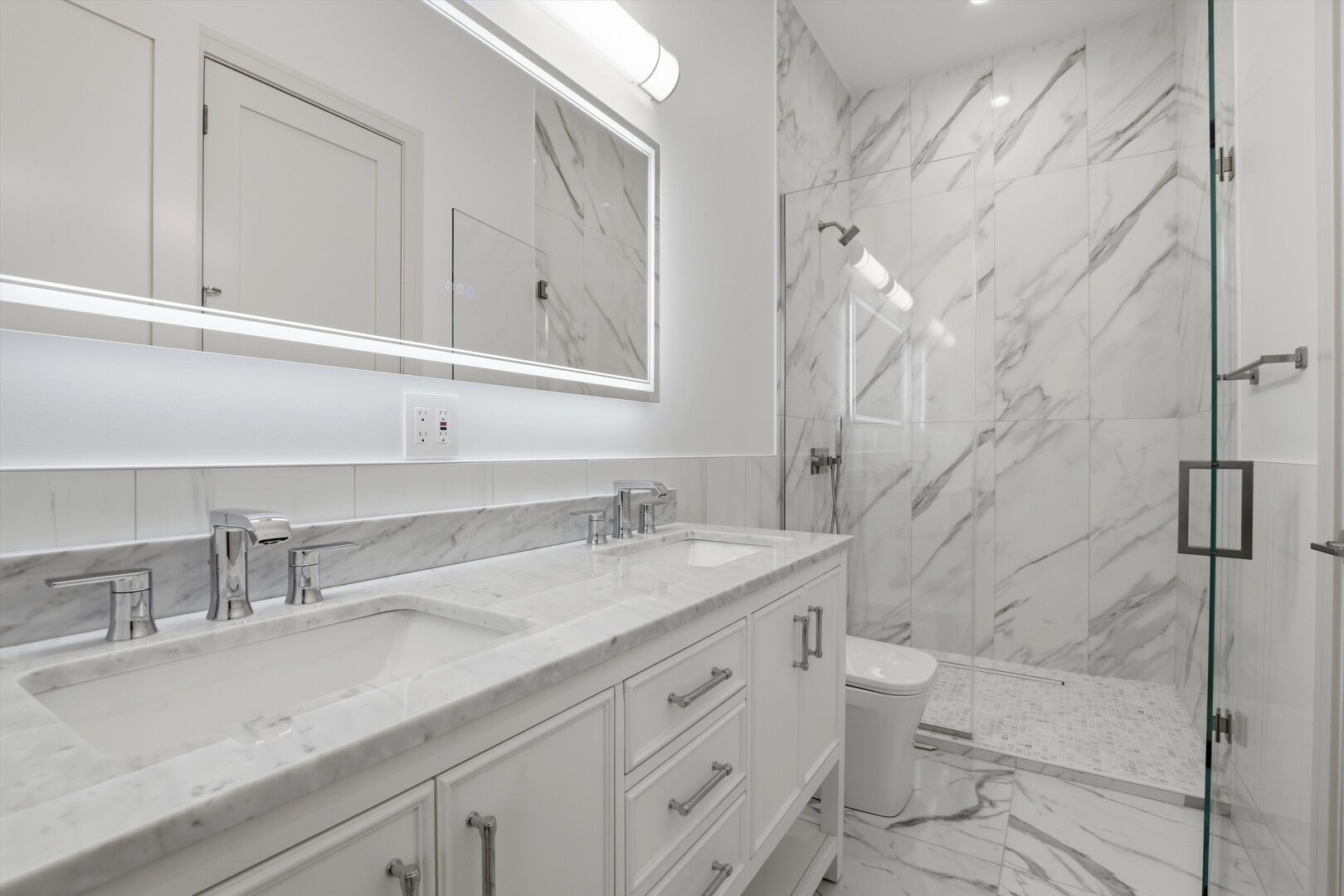4442 N Greenview Avenue Property Photo 28