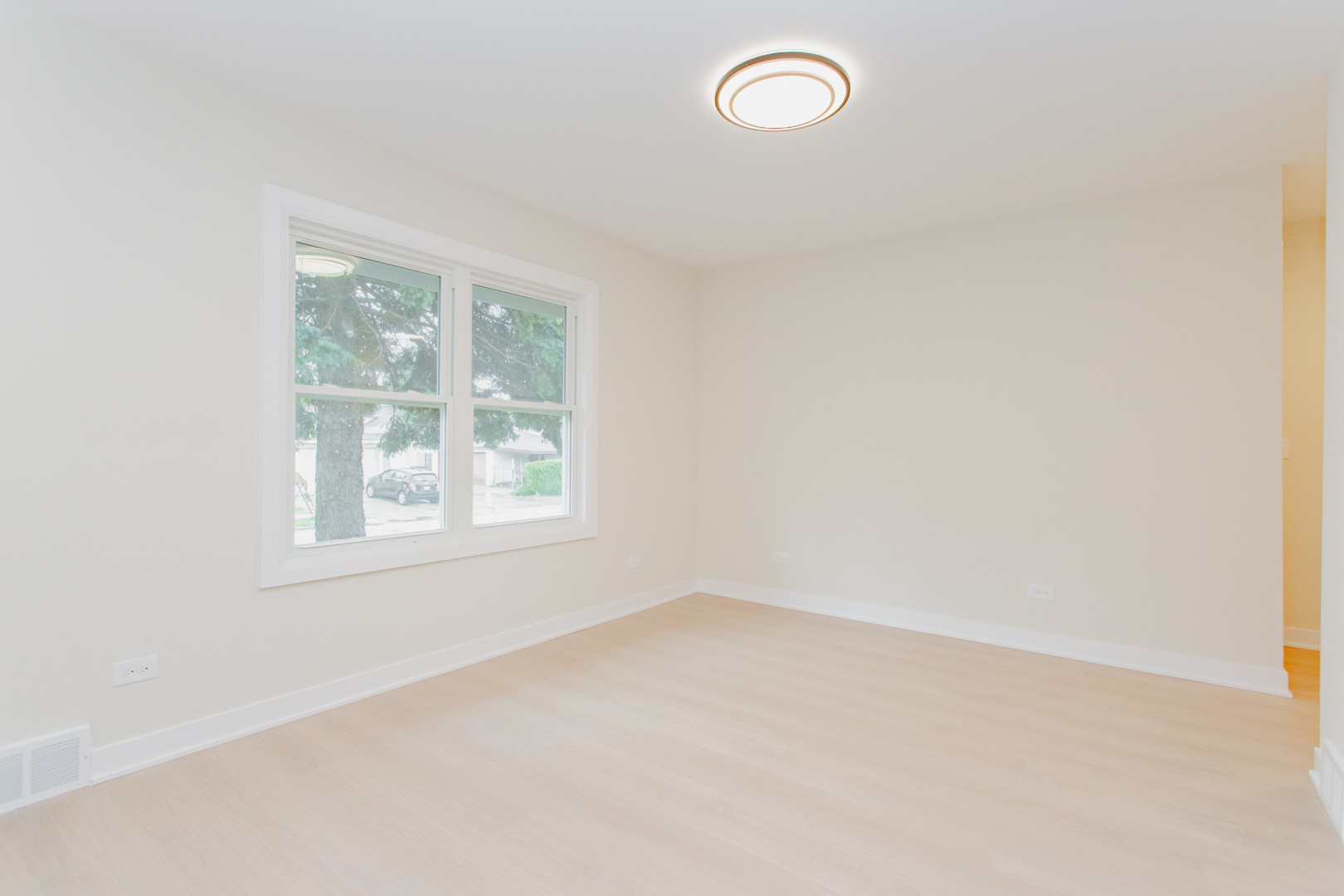 905 Adams Street Property Photo 6