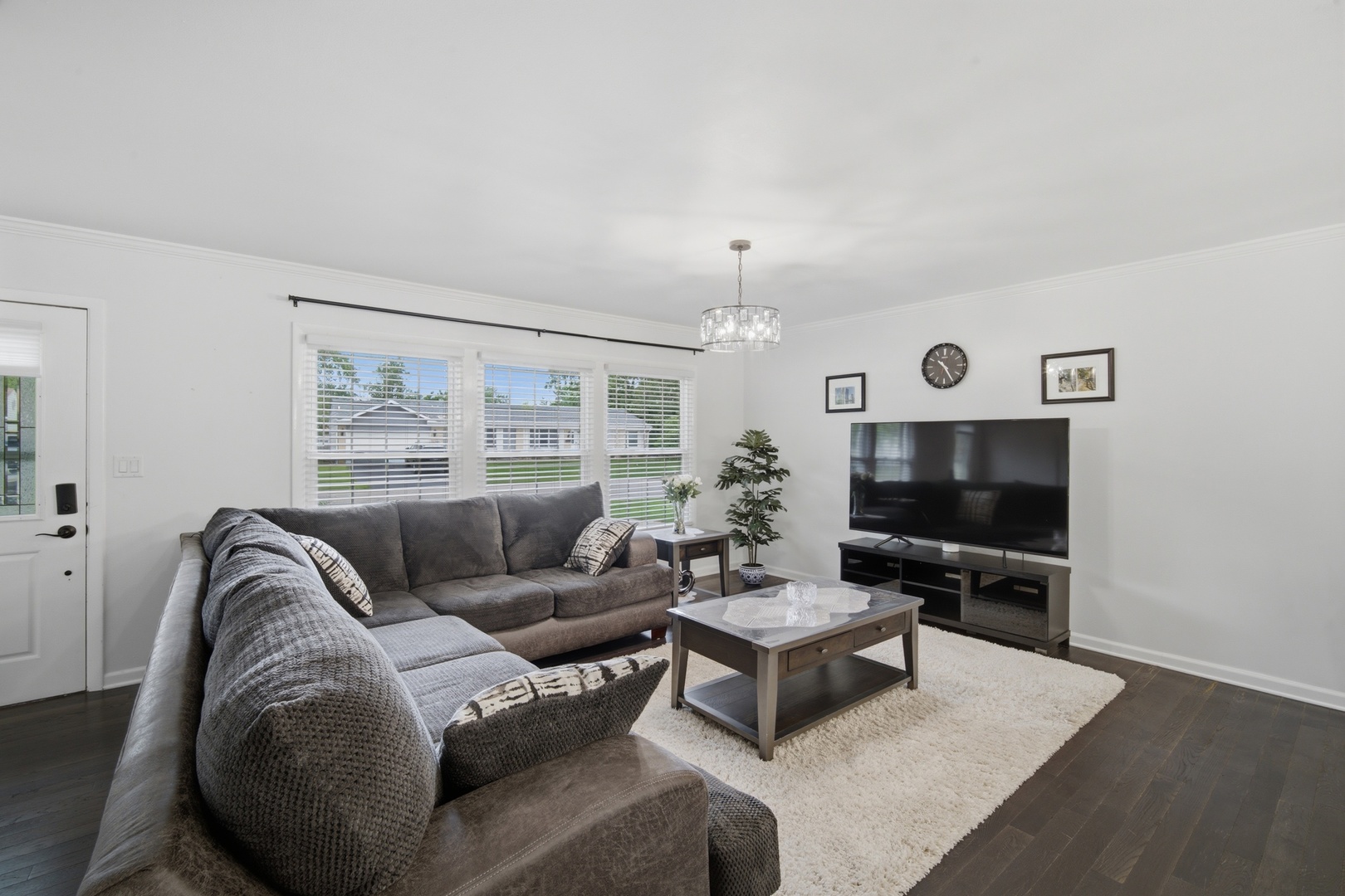 890 Yorkshire Drive Property Photo 4