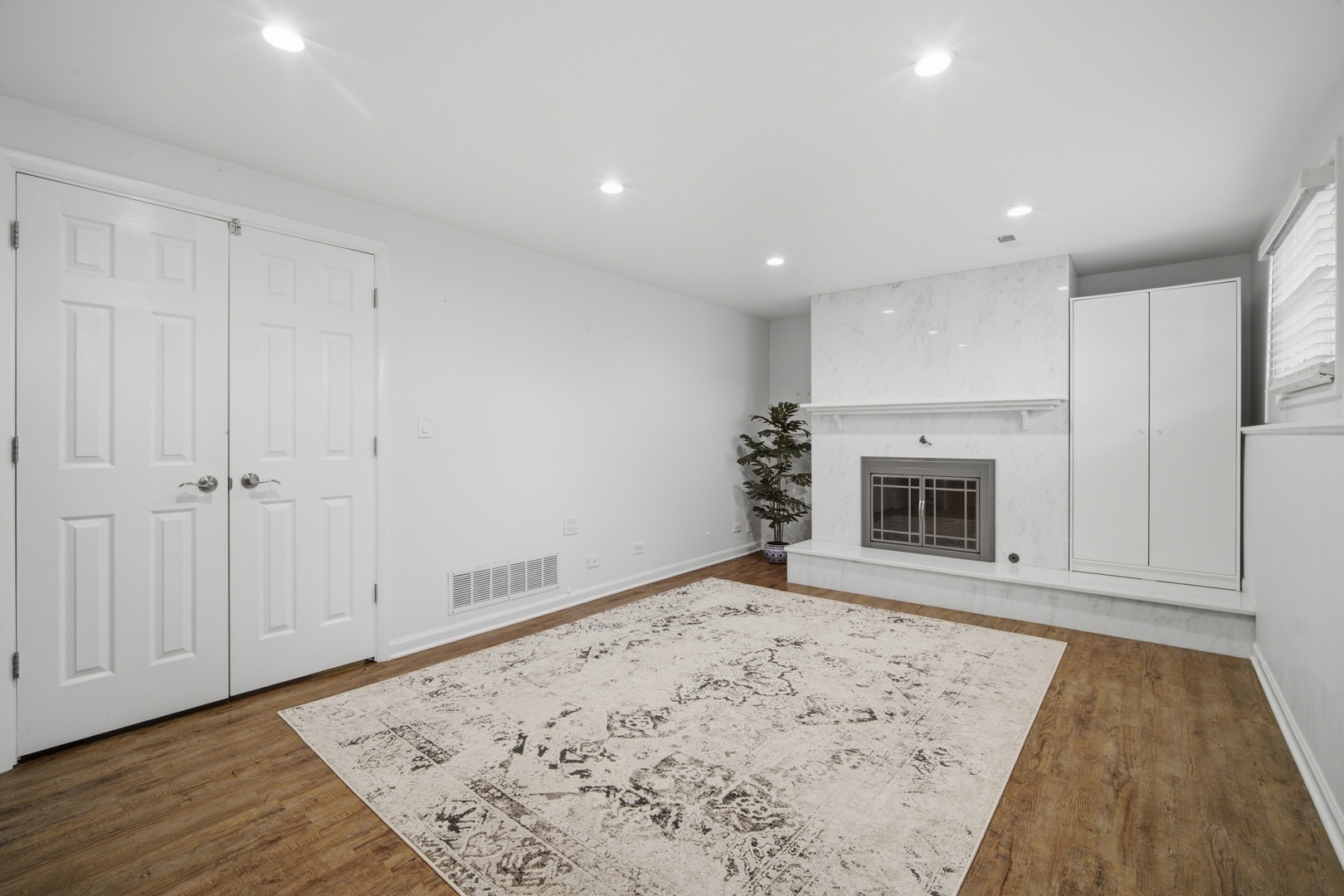890 Yorkshire Drive Property Photo 15