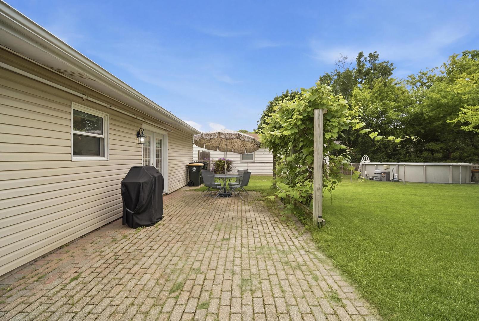 890 Yorkshire Drive Property Photo 22