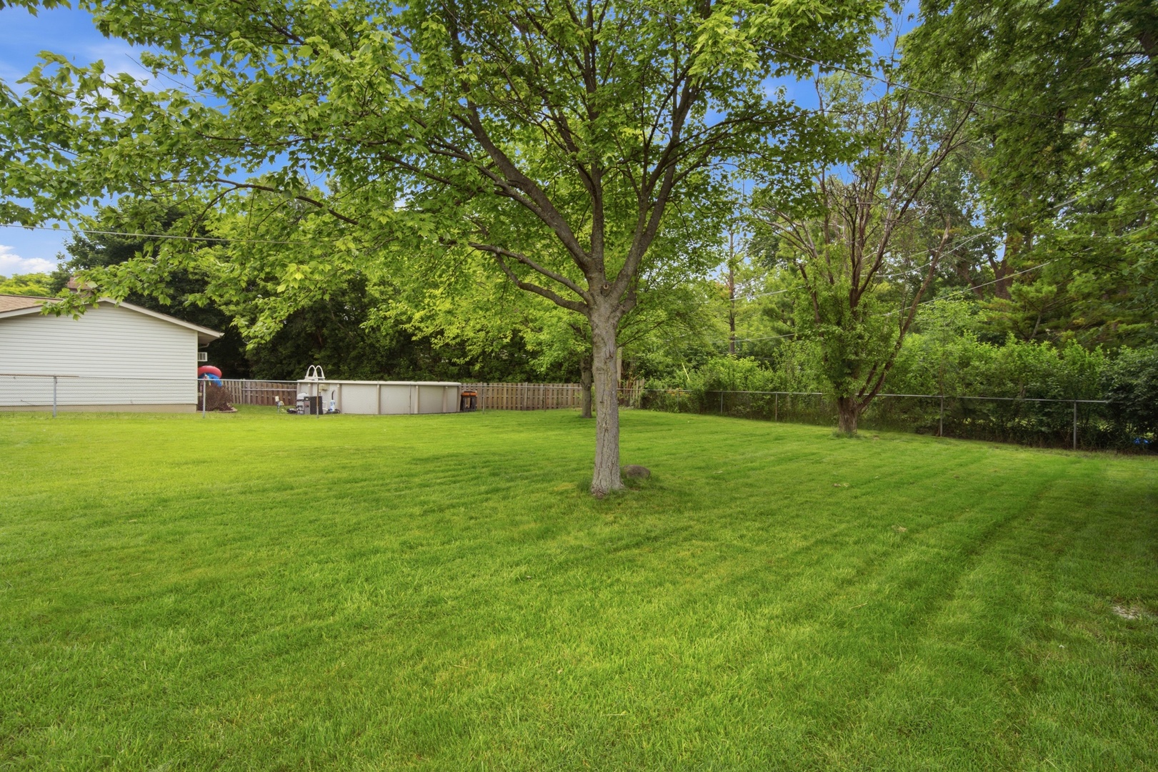 890 Yorkshire Drive Property Photo 23