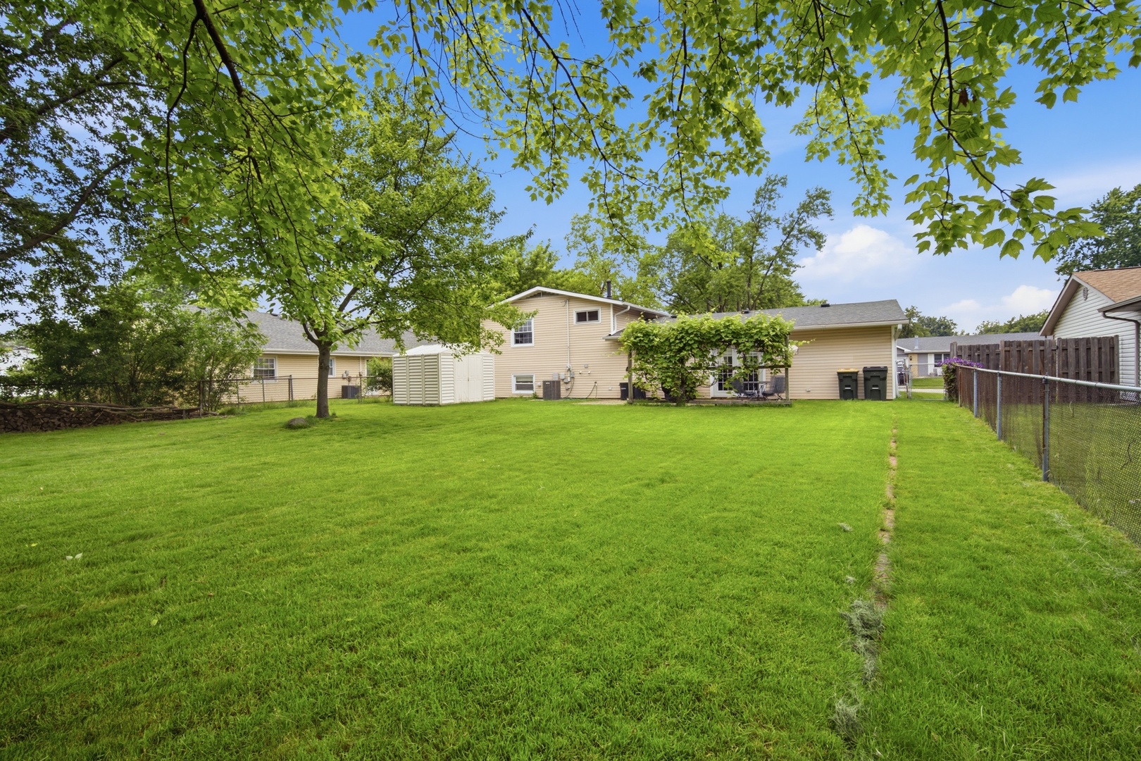 890 Yorkshire Drive Property Photo 24