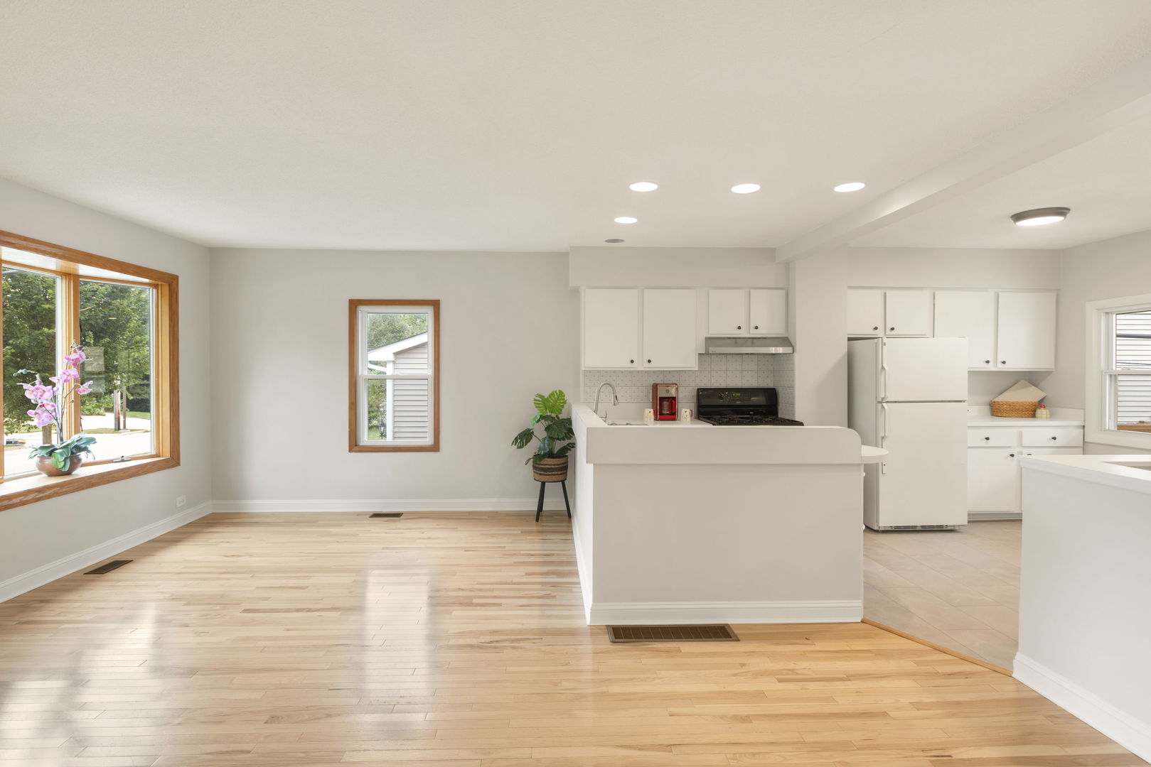 110 E 56th Street Property Photo 6