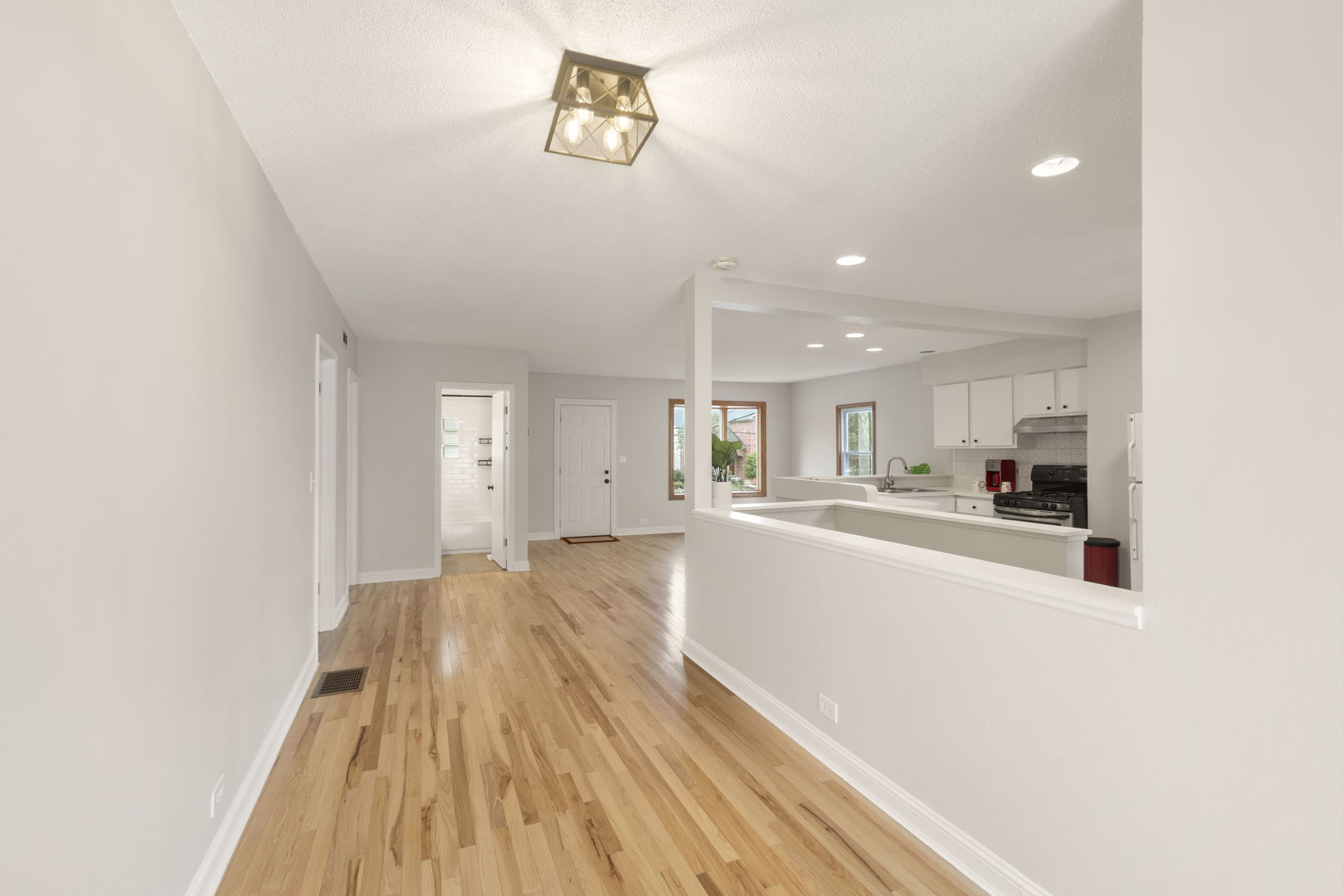110 E 56th Street Property Photo 8