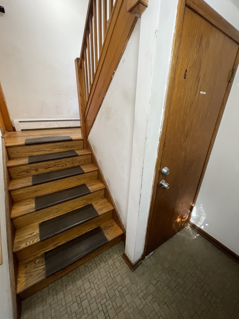 2328 N Lawndale Avenue Property Photo 2